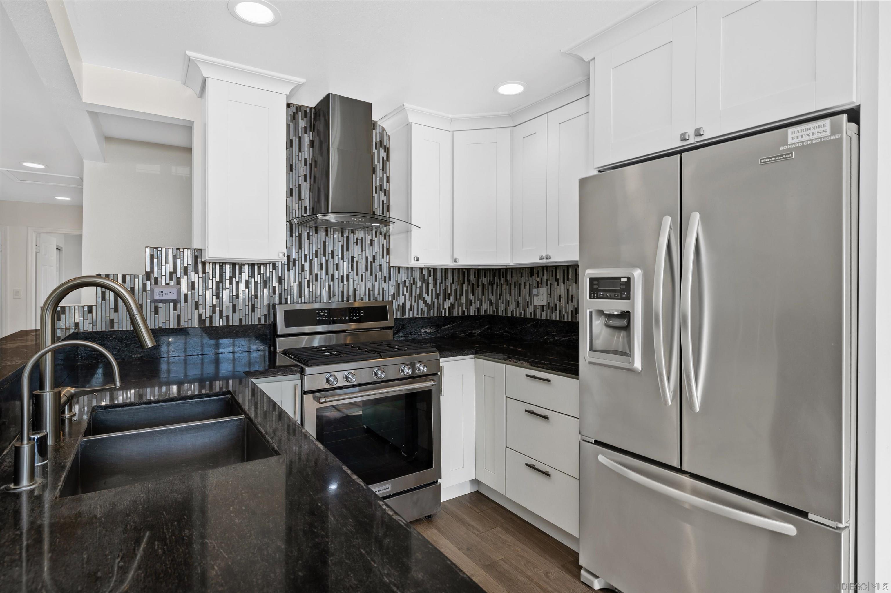 Detail Gallery Image 14 of 29 For 3708  Ben St, San Diego,  CA 92111 - 3 Beds | 2 Baths