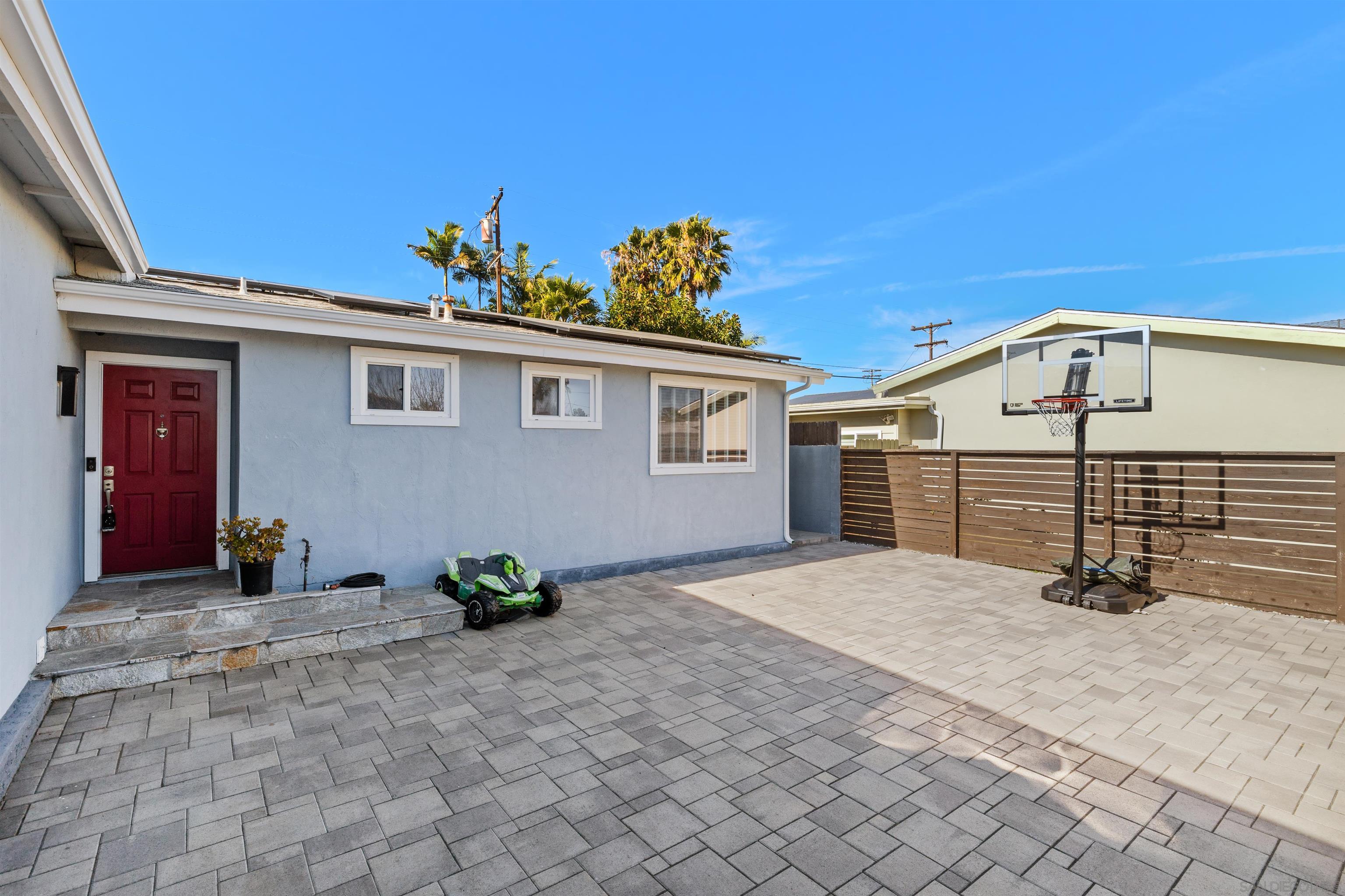 Detail Gallery Image 4 of 29 For 3708  Ben St, San Diego,  CA 92111 - 3 Beds | 2 Baths