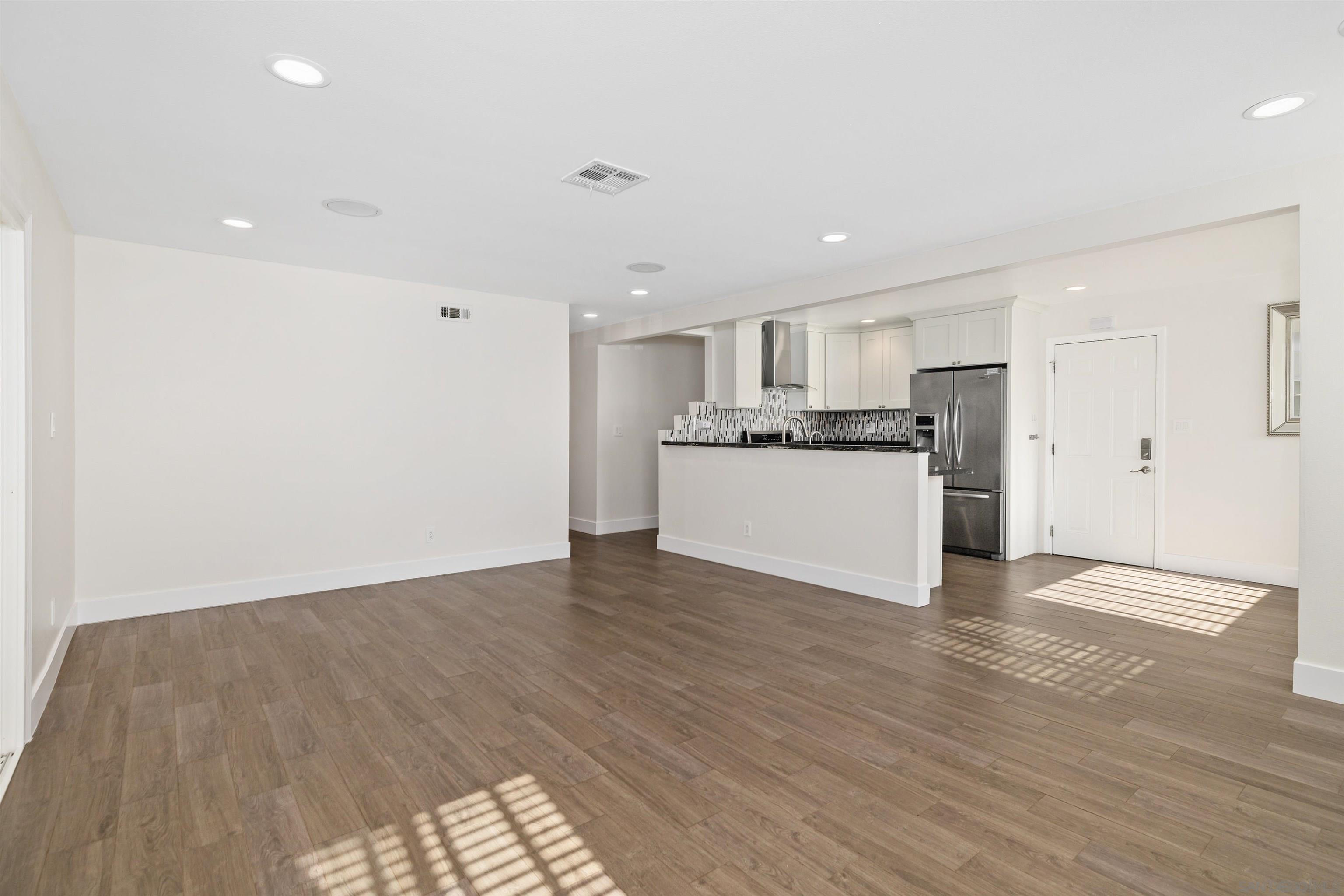 Detail Gallery Image 7 of 29 For 3708  Ben St, San Diego,  CA 92111 - 3 Beds | 2 Baths