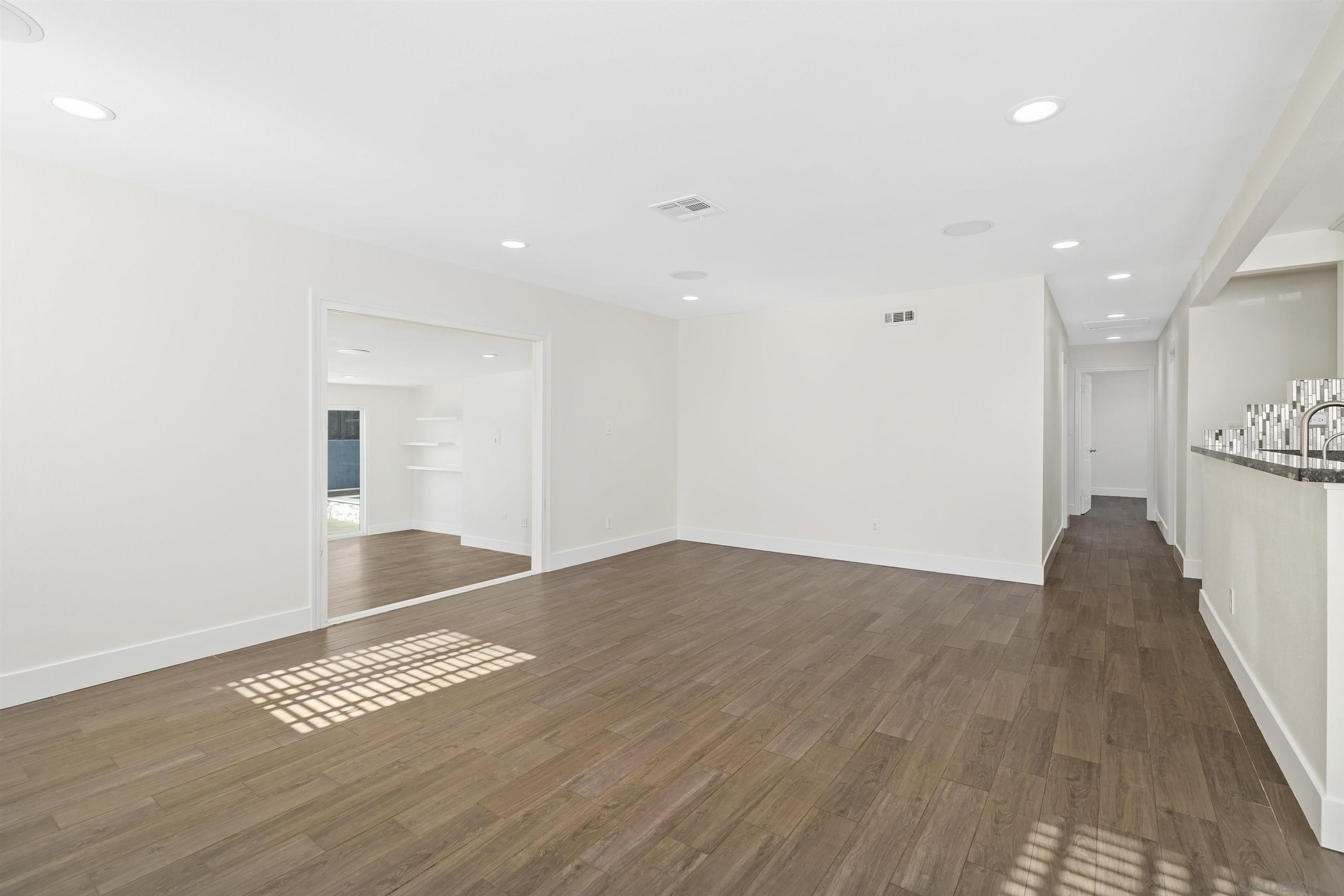 Detail Gallery Image 8 of 29 For 3708  Ben St, San Diego,  CA 92111 - 3 Beds | 2 Baths