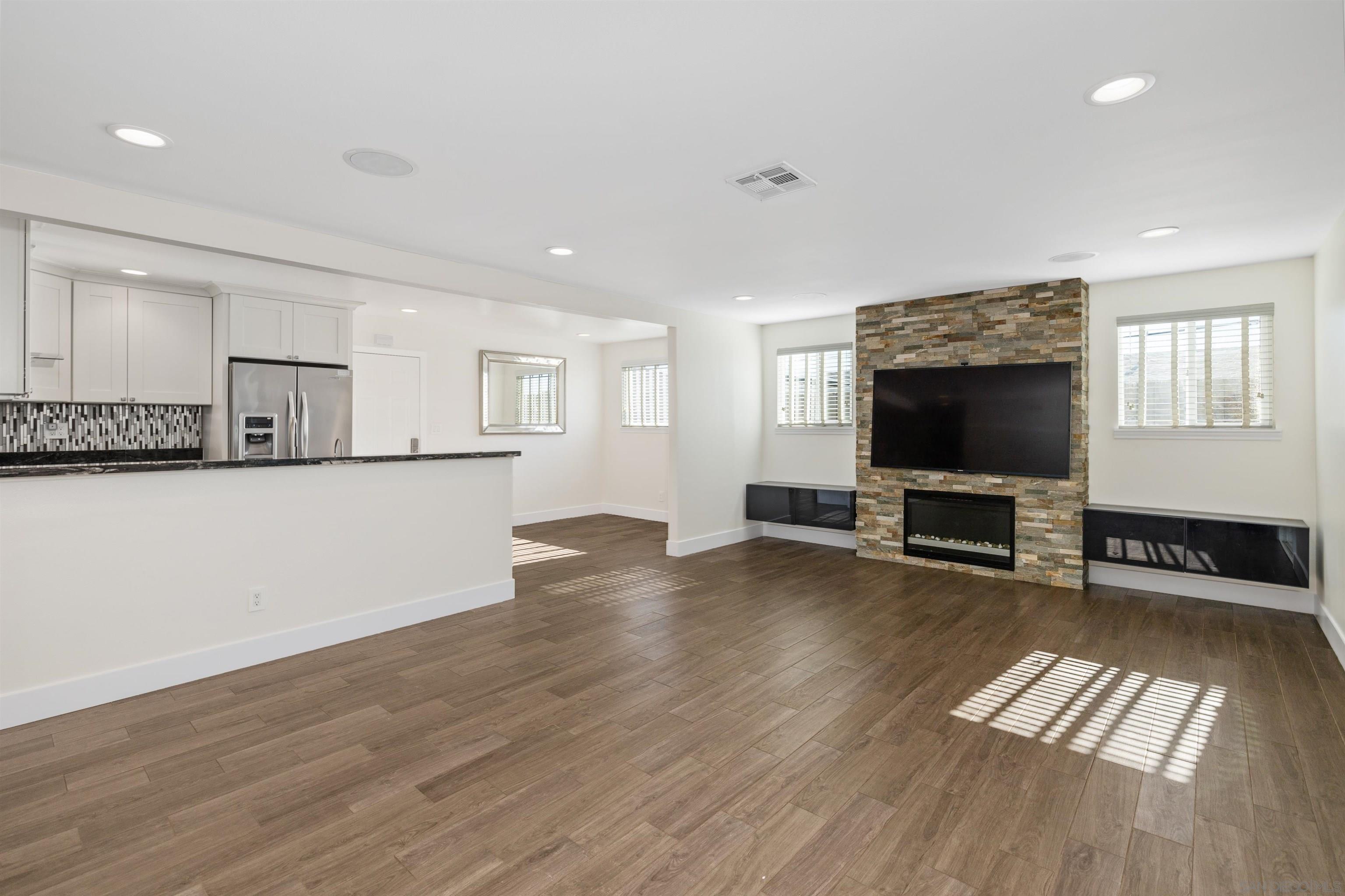 Detail Gallery Image 9 of 29 For 3708  Ben St, San Diego,  CA 92111 - 3 Beds | 2 Baths