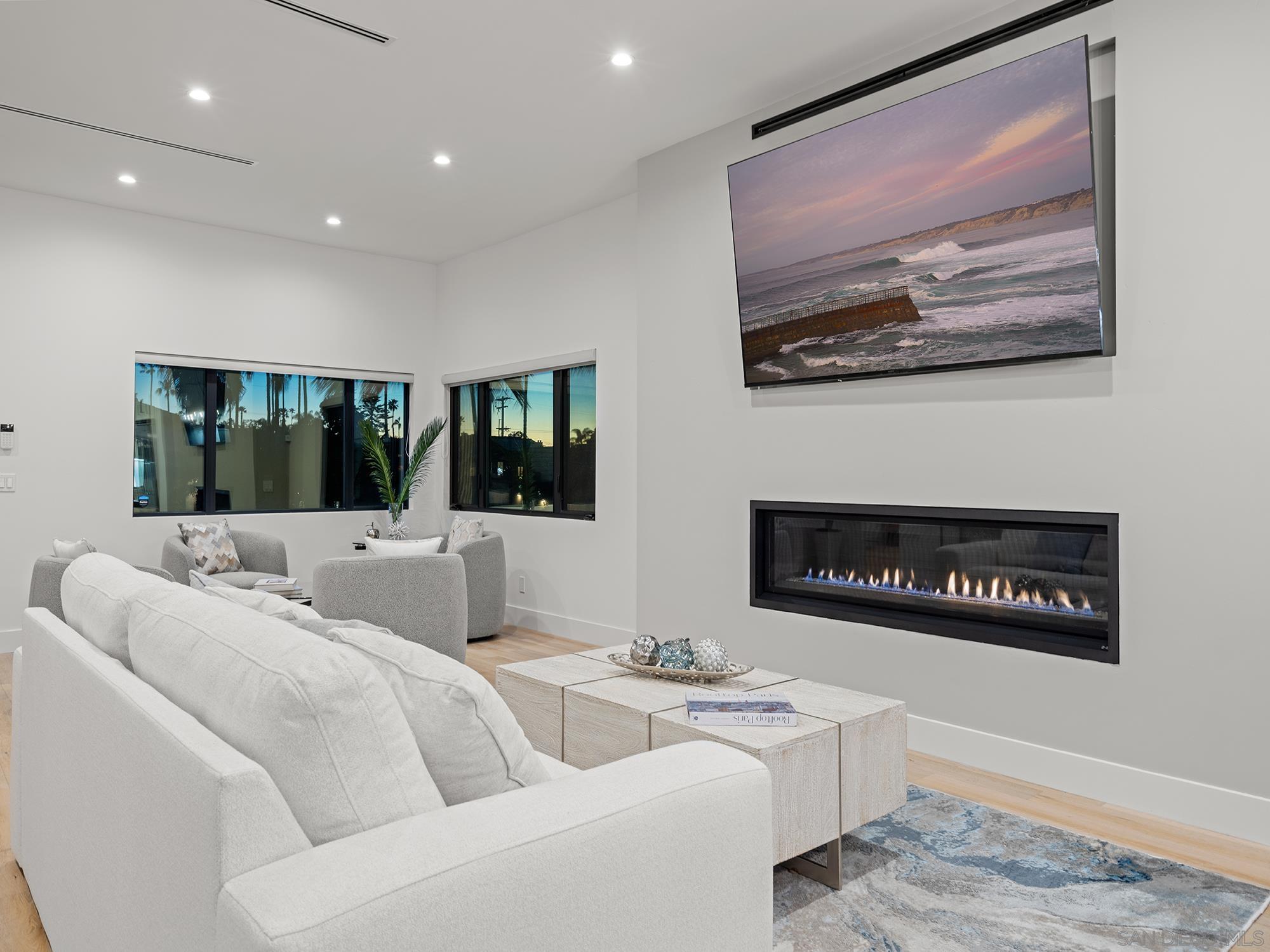 Detail Gallery Image 12 of 50 For 4386  Newport Ave, San Diego,  CA 92107 - 5 Beds | 4/1 Baths