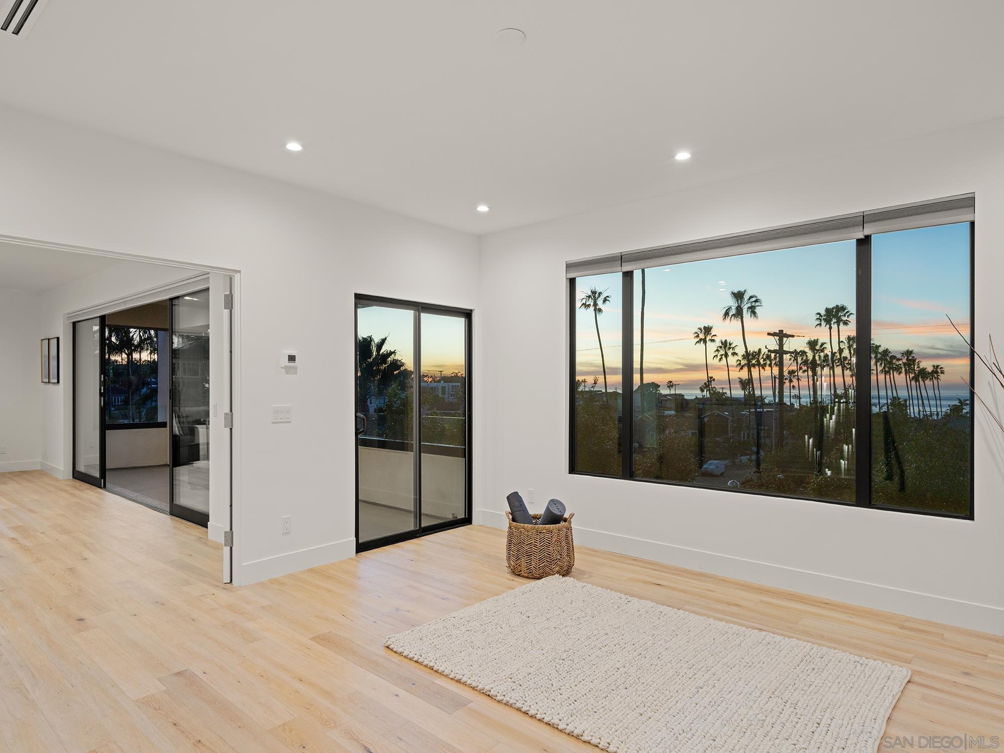 Detail Gallery Image 27 of 50 For 4386  Newport Ave, San Diego,  CA 92107 - 5 Beds | 4/1 Baths