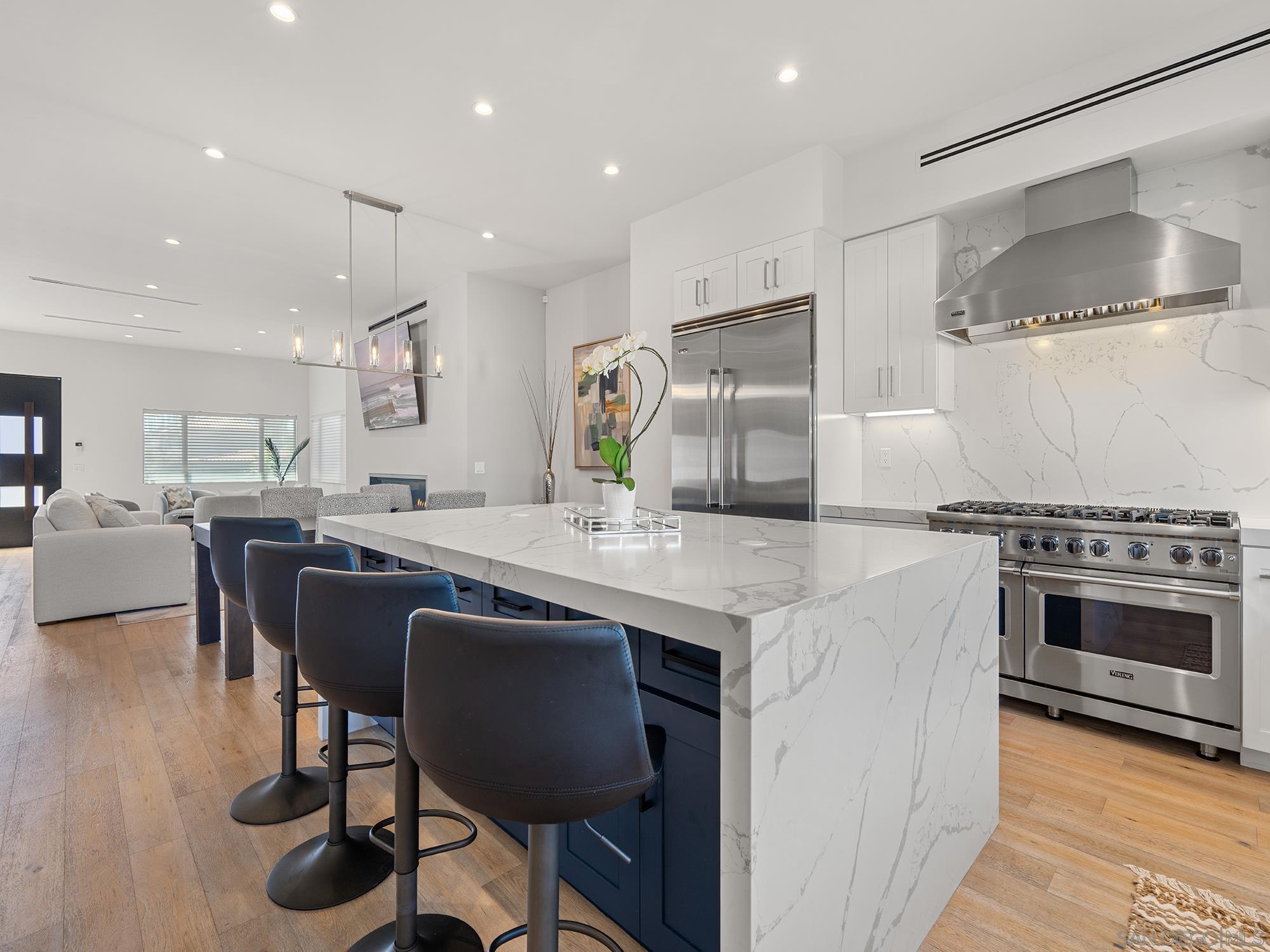 Detail Gallery Image 4 of 50 For 4386  Newport Ave, San Diego,  CA 92107 - 5 Beds | 4/1 Baths