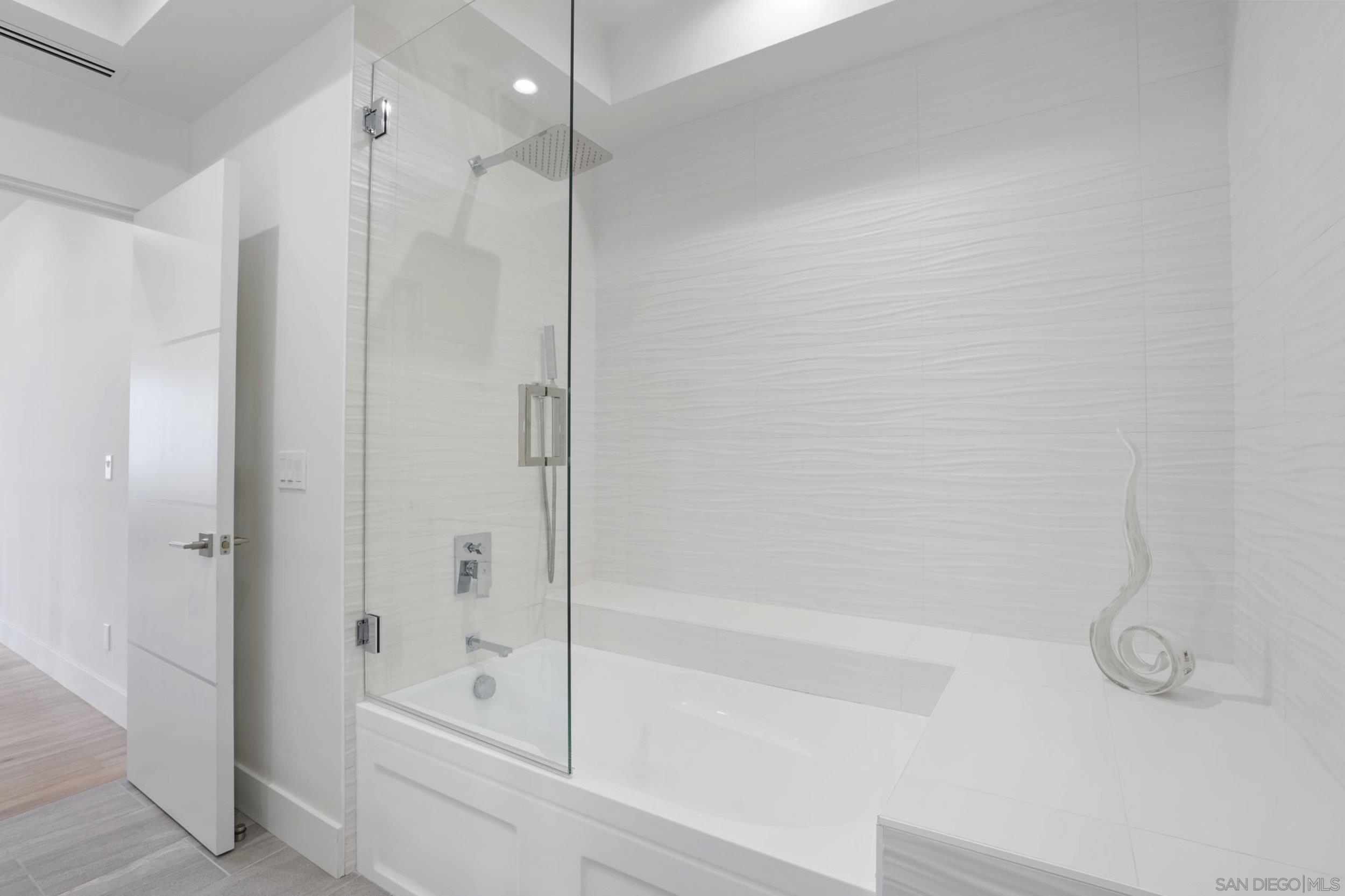 Detail Gallery Image 31 of 50 For 4386  Newport Ave, San Diego,  CA 92107 - 5 Beds | 4/1 Baths