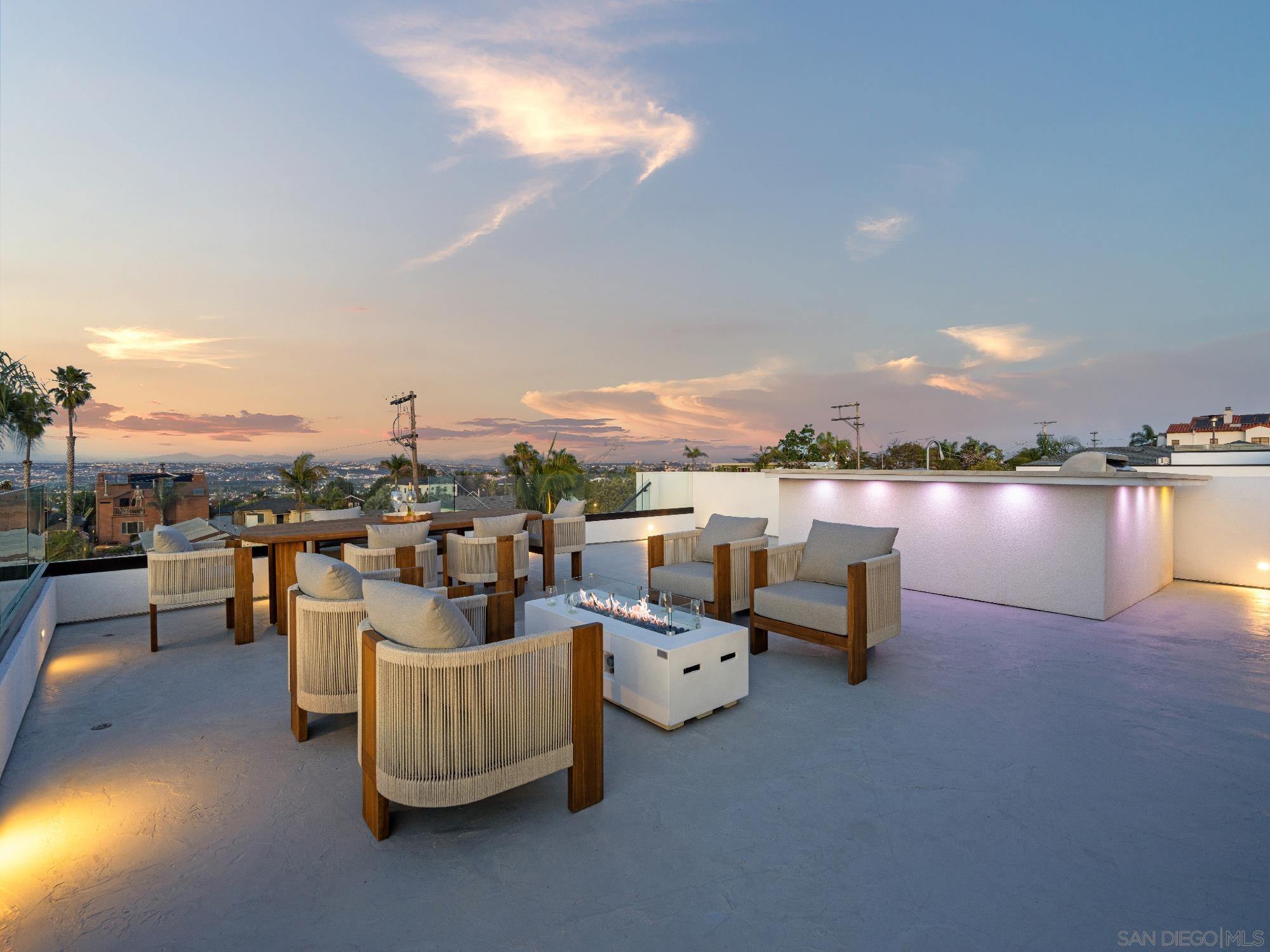 Detail Gallery Image 9 of 50 For 4386  Newport Ave, San Diego,  CA 92107 - 5 Beds | 4/1 Baths