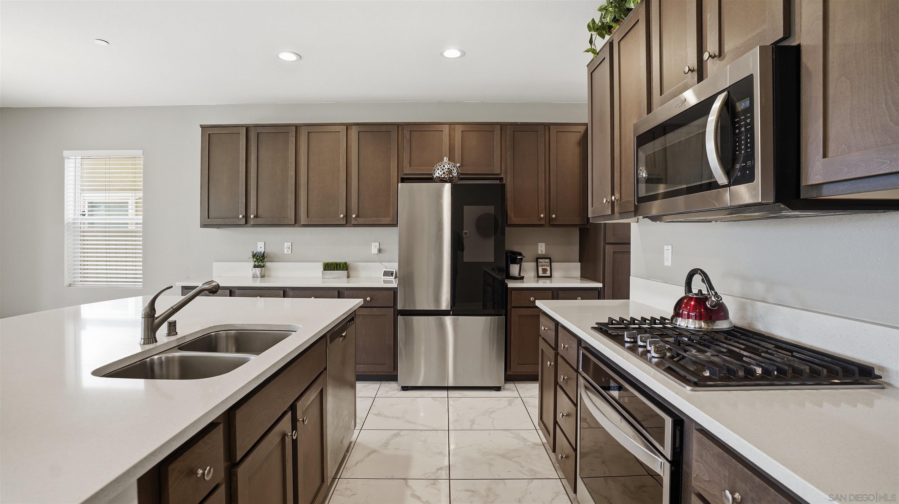 Detail Gallery Image 11 of 34 For 1218  Idanan Rd, Chula Vista,  CA 91913 - 6 Beds | 3/1 Baths