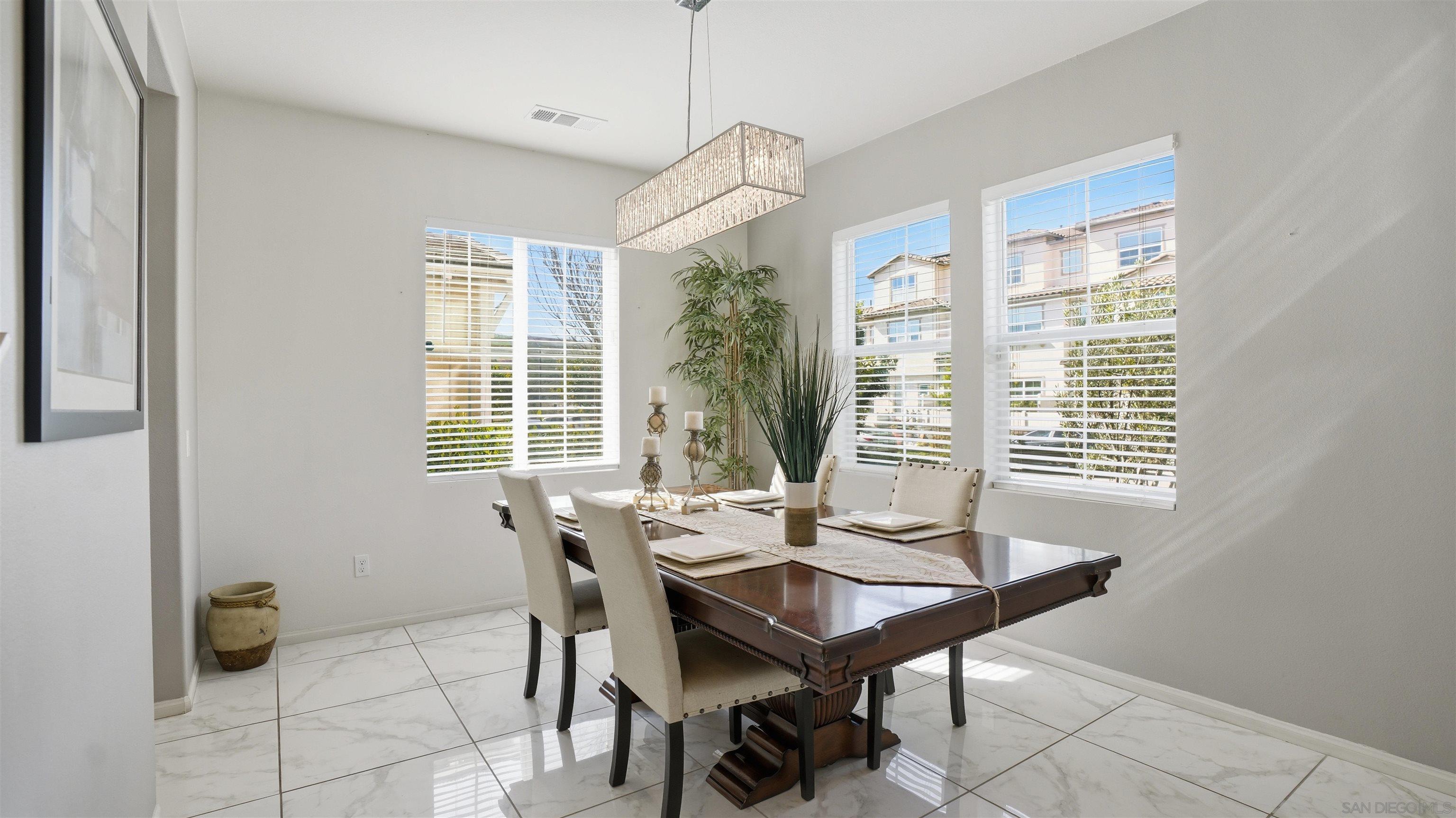 Detail Gallery Image 4 of 34 For 1218  Idanan Rd, Chula Vista,  CA 91913 - 6 Beds | 3/1 Baths