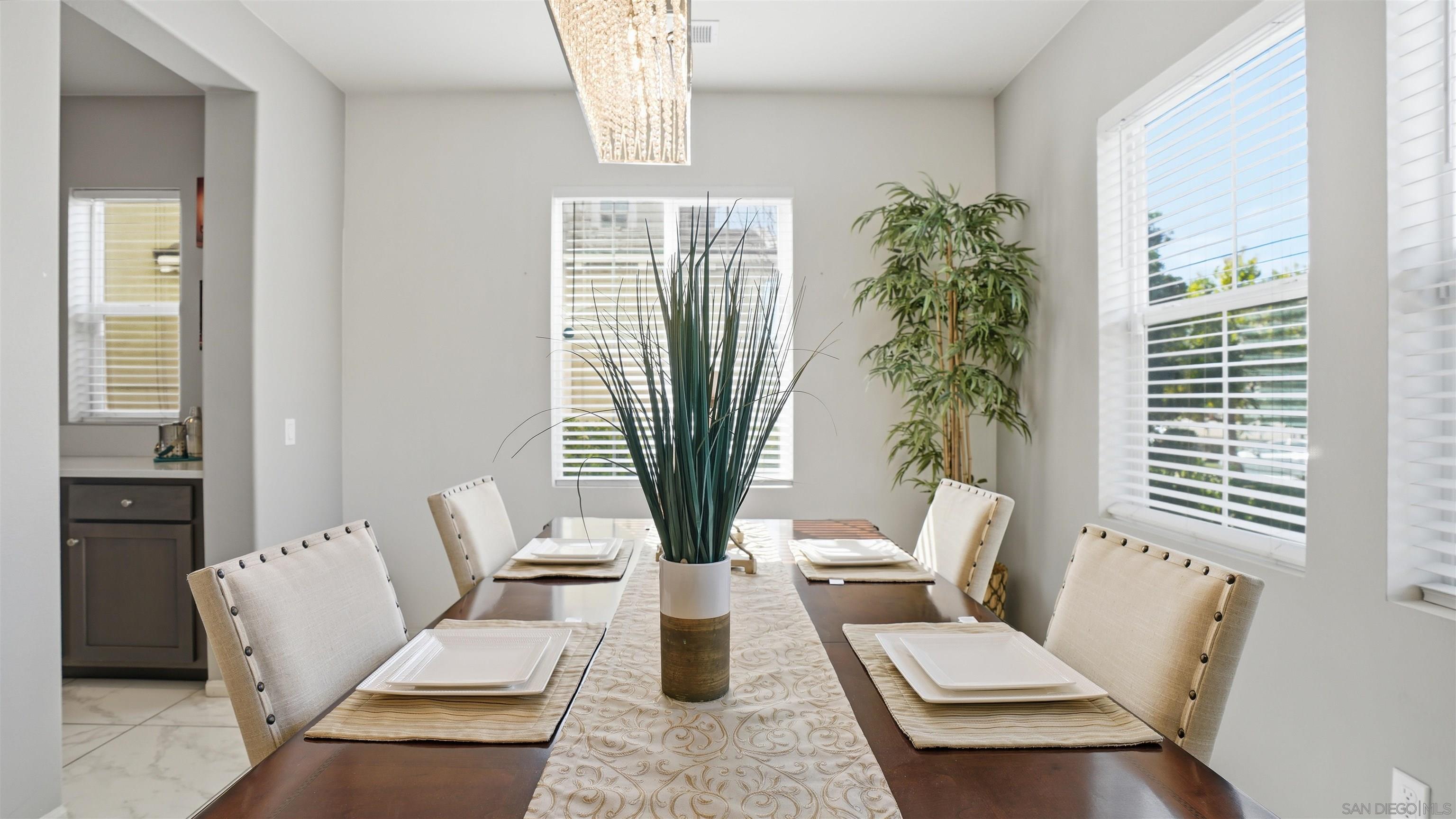 Detail Gallery Image 5 of 34 For 1218  Idanan Rd, Chula Vista,  CA 91913 - 6 Beds | 3/1 Baths