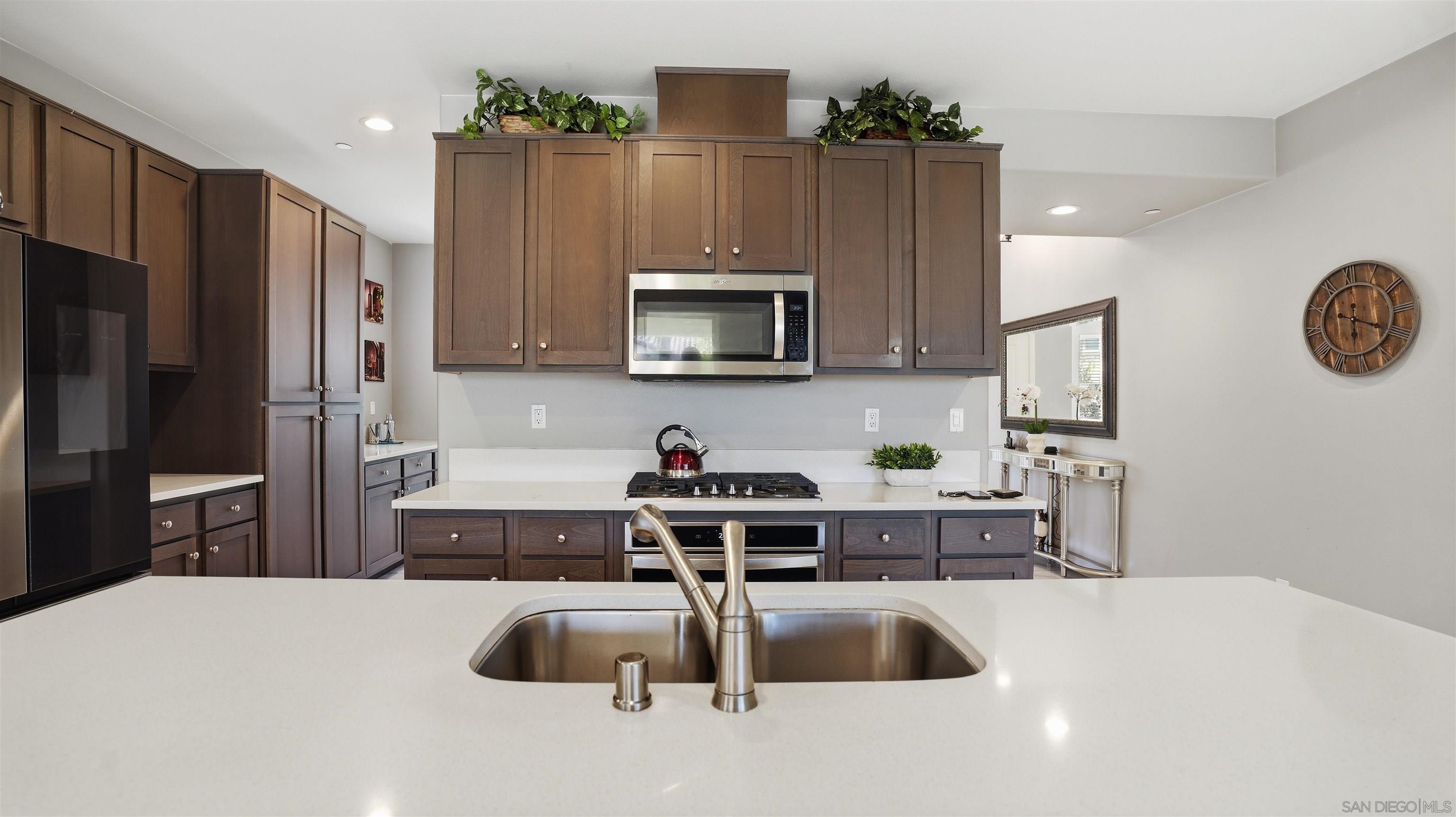 Detail Gallery Image 9 of 34 For 1218  Idanan Rd, Chula Vista,  CA 91913 - 6 Beds | 3/1 Baths