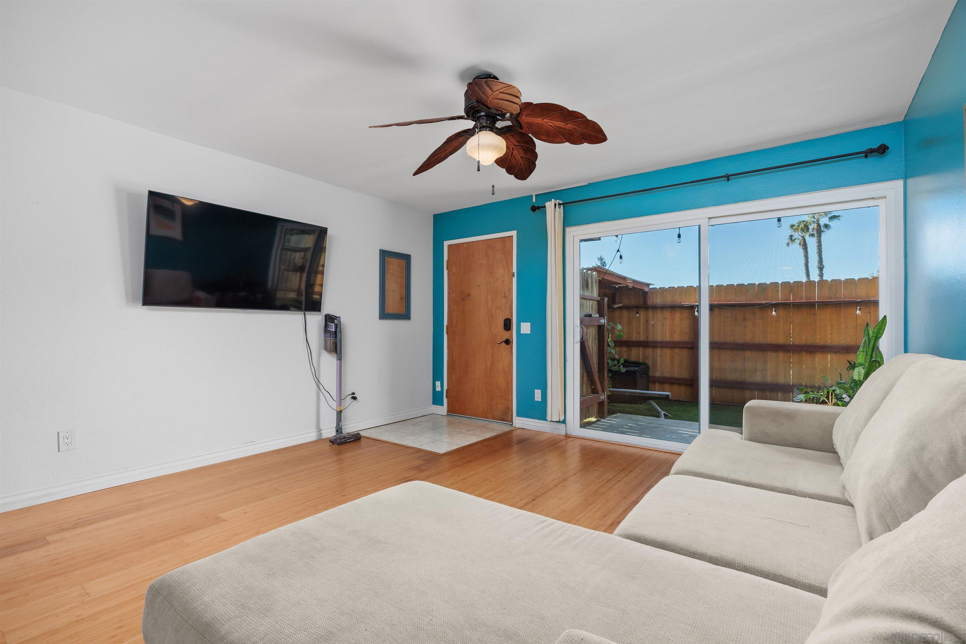 Detail Gallery Image 3 of 19 For 407  Requeza Street  #E9,  Encinitas,  CA 92024 - 2 Beds | 1 Baths