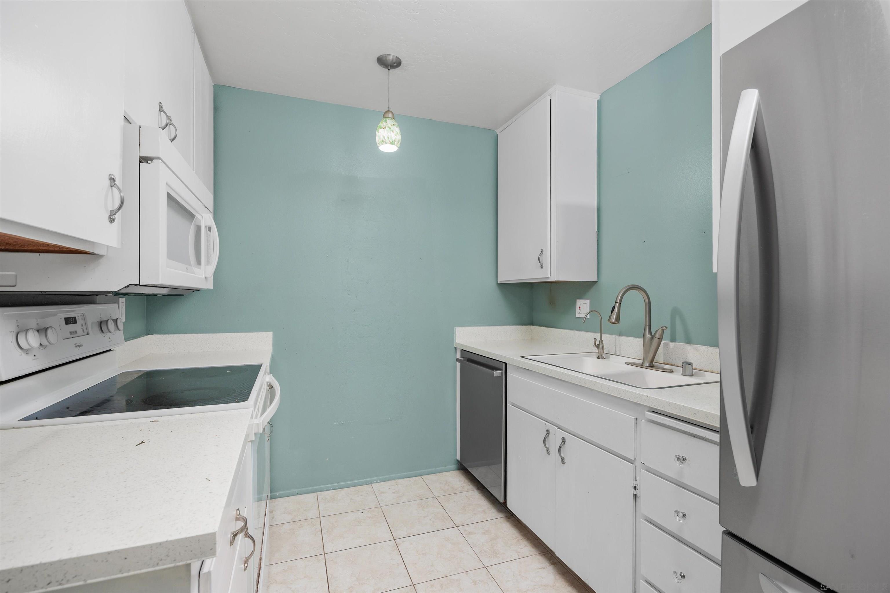 Detail Gallery Image 7 of 19 For 407  Requeza Street  #E9,  Encinitas,  CA 92024 - 2 Beds | 1 Baths