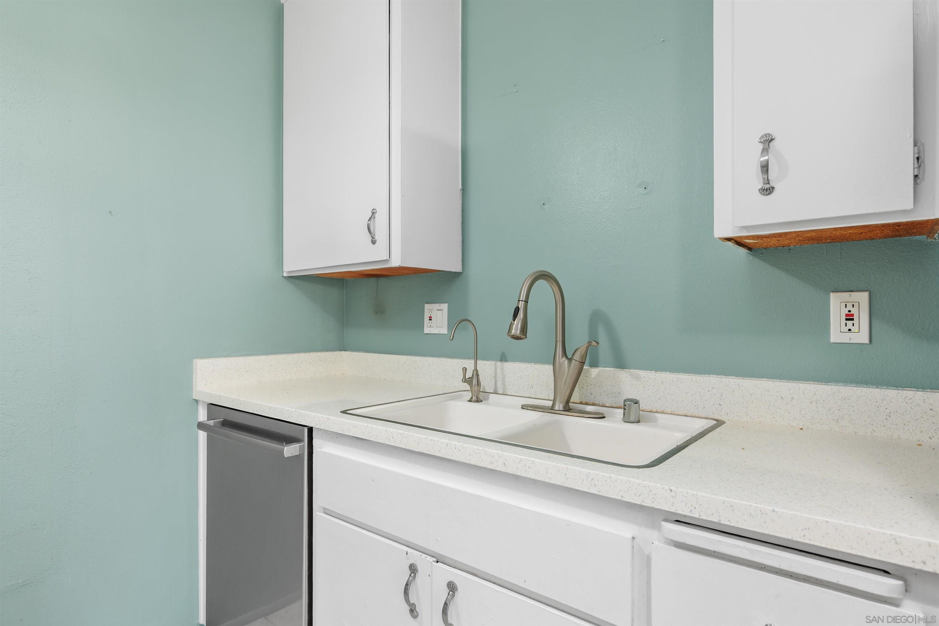 Detail Gallery Image 8 of 19 For 407  Requeza Street  #E9,  Encinitas,  CA 92024 - 2 Beds | 1 Baths