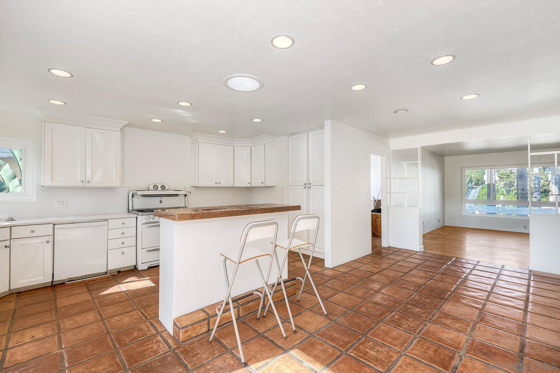 Detail Gallery Image 11 of 23 For 4643  Narragansett Ave, San Diego,  CA 92107 - 4 Beds | 2 Baths