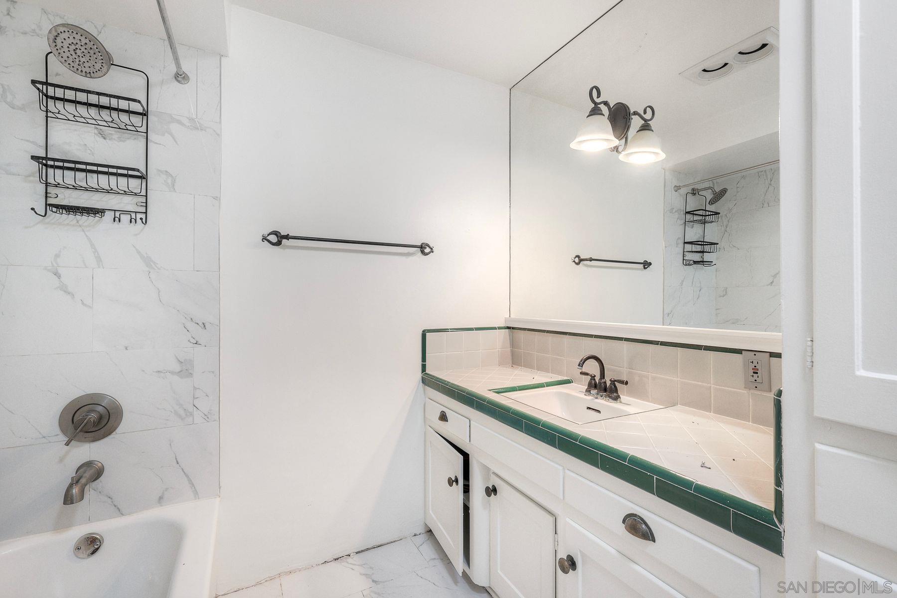 Detail Gallery Image 12 of 23 For 4643  Narragansett Ave, San Diego,  CA 92107 - 4 Beds | 2 Baths