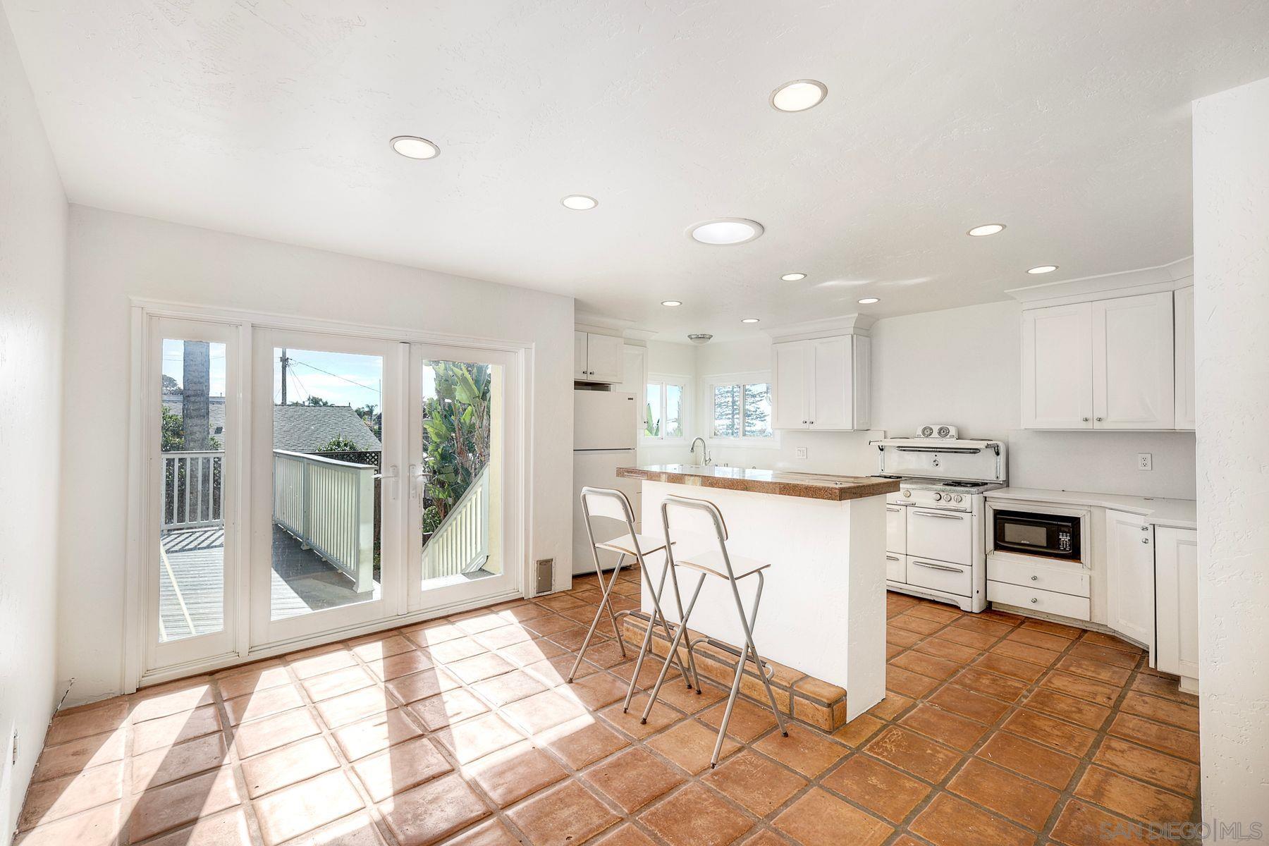 Detail Gallery Image 10 of 23 For 4643  Narragansett Ave, San Diego,  CA 92107 - 4 Beds | 2 Baths