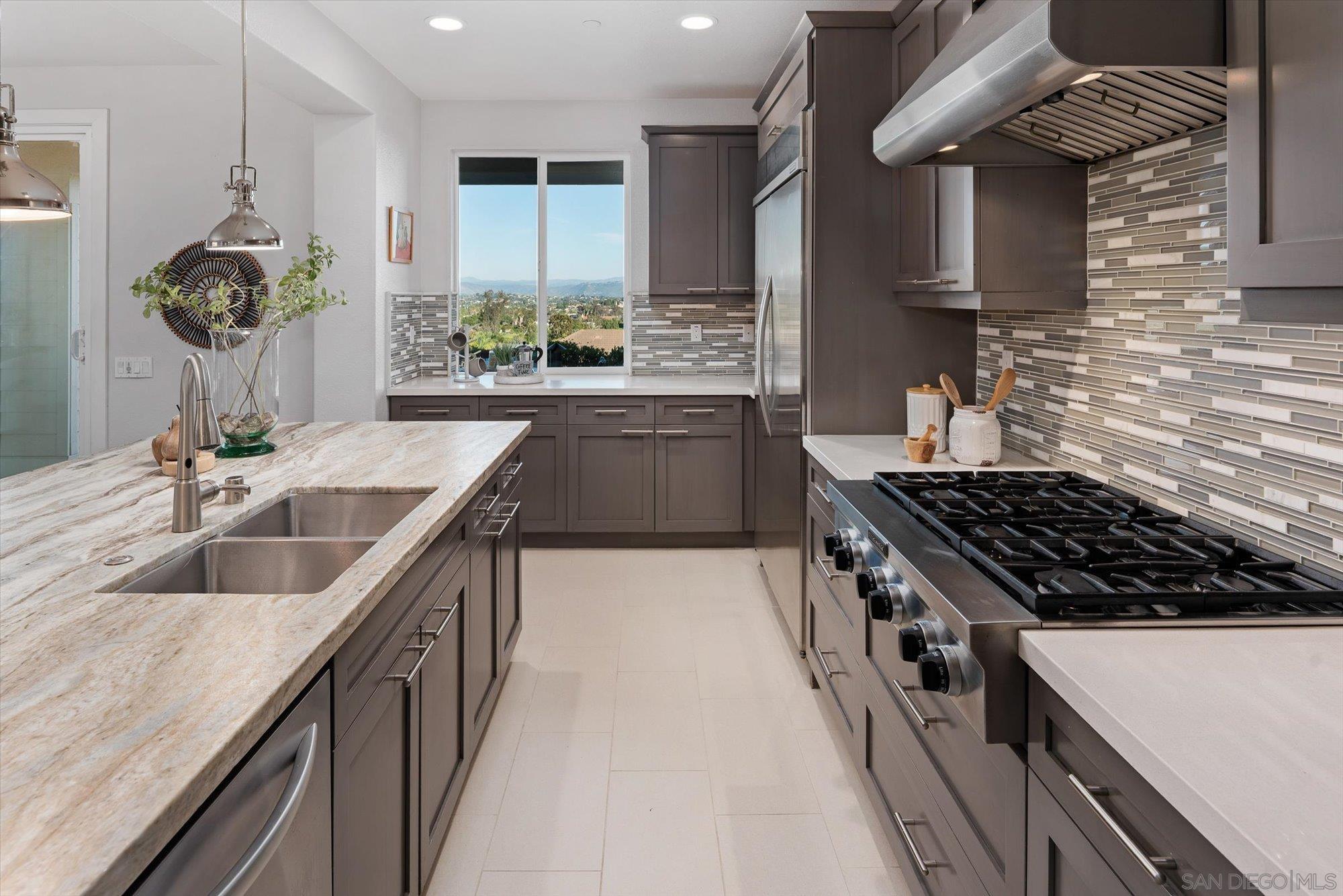 Detail Gallery Image 20 of 75 For 1725  Continental Lane, Escondido,  CA 92029 - 5 Beds | 3/1 Baths