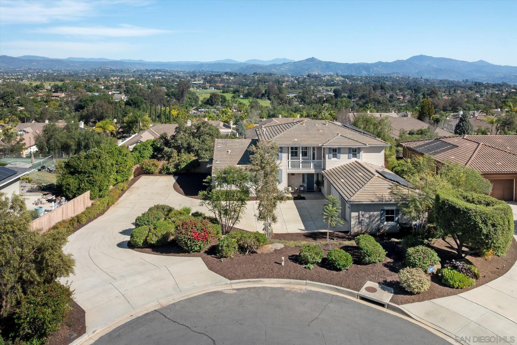 Detail Gallery Image 3 of 75 For 1725  Continental Lane, Escondido,  CA 92029 - 5 Beds | 3/1 Baths