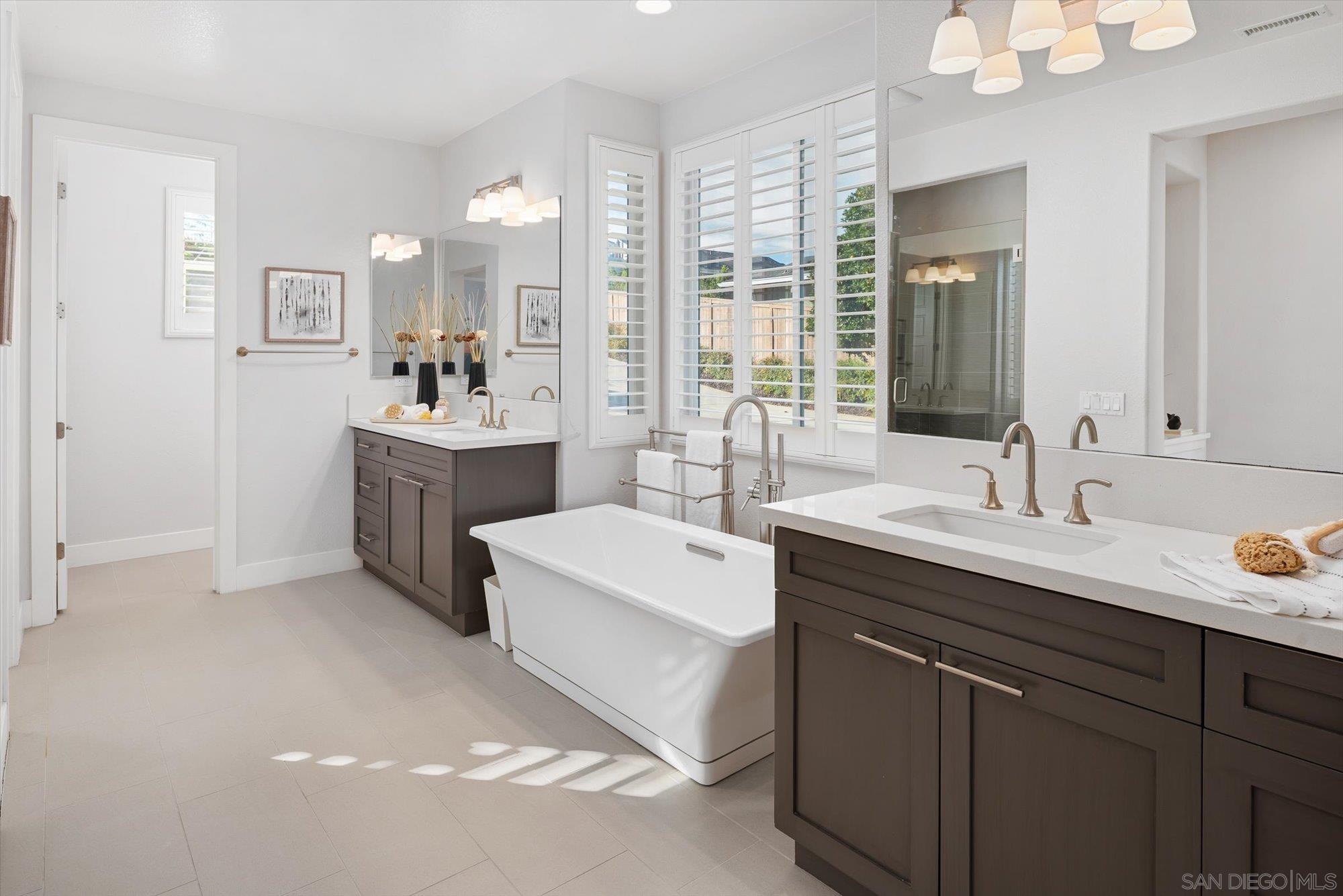 Detail Gallery Image 29 of 75 For 1725  Continental Lane, Escondido,  CA 92029 - 5 Beds | 3/1 Baths