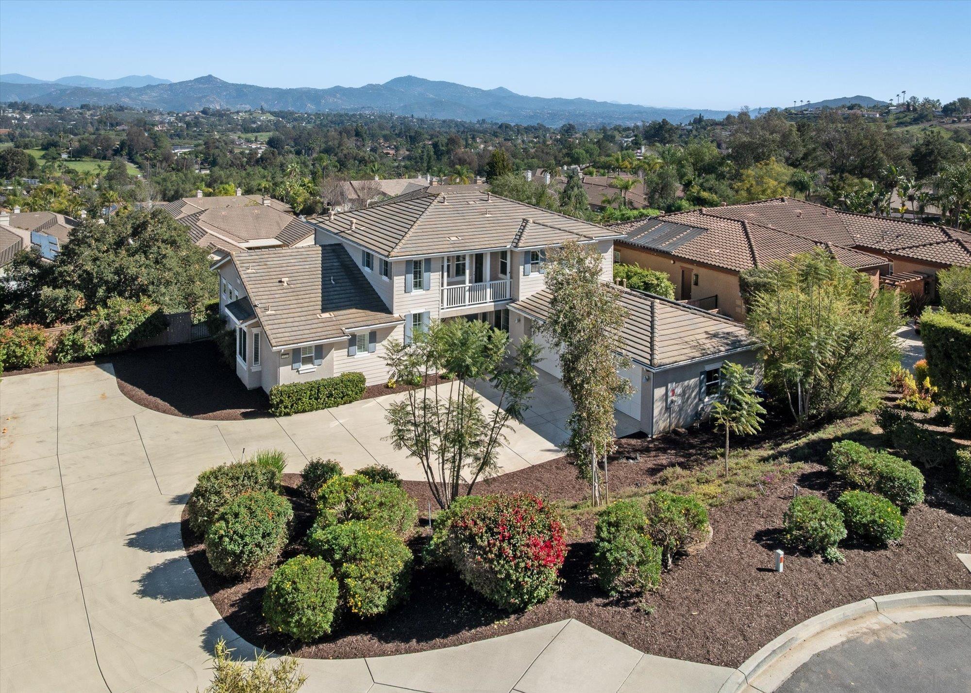 Detail Gallery Image 4 of 75 For 1725  Continental Lane, Escondido,  CA 92029 - 5 Beds | 3/1 Baths