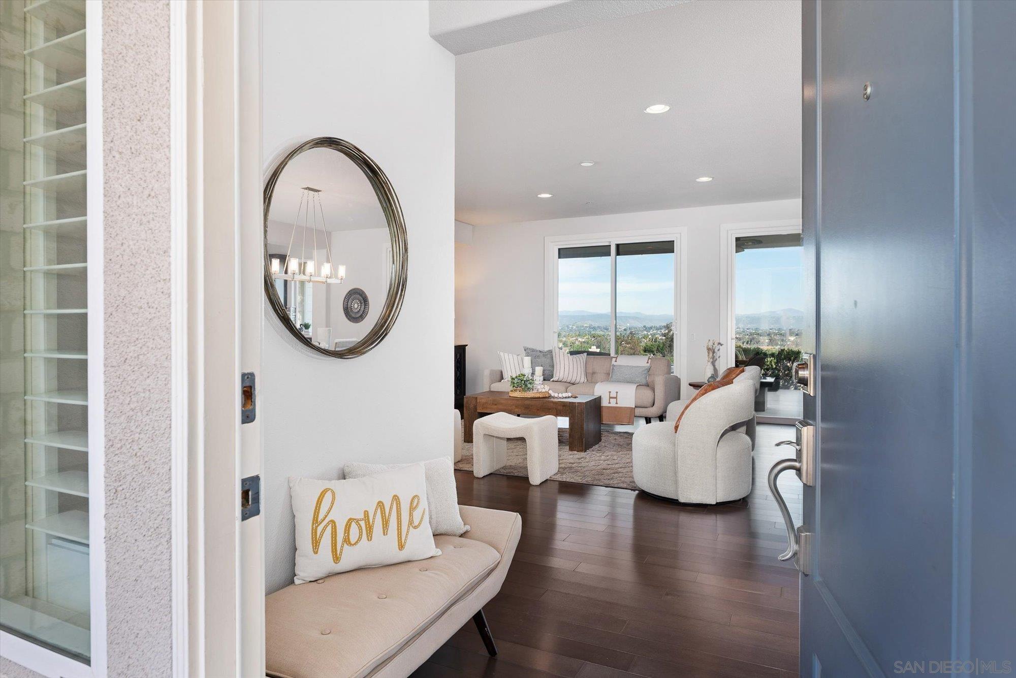 Detail Gallery Image 9 of 75 For 1725  Continental Lane, Escondido,  CA 92029 - 5 Beds | 3/1 Baths