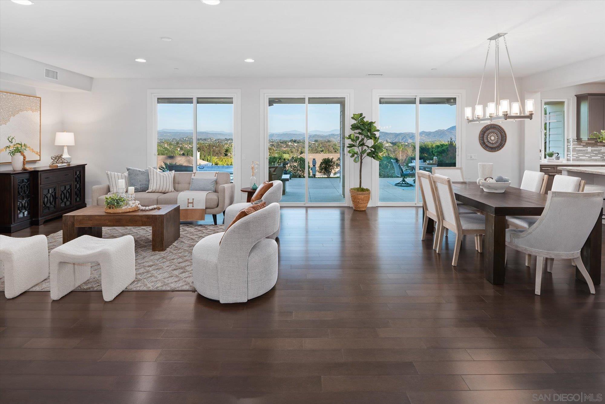 Detail Gallery Image 10 of 75 For 1725  Continental Lane, Escondido,  CA 92029 - 5 Beds | 3/1 Baths