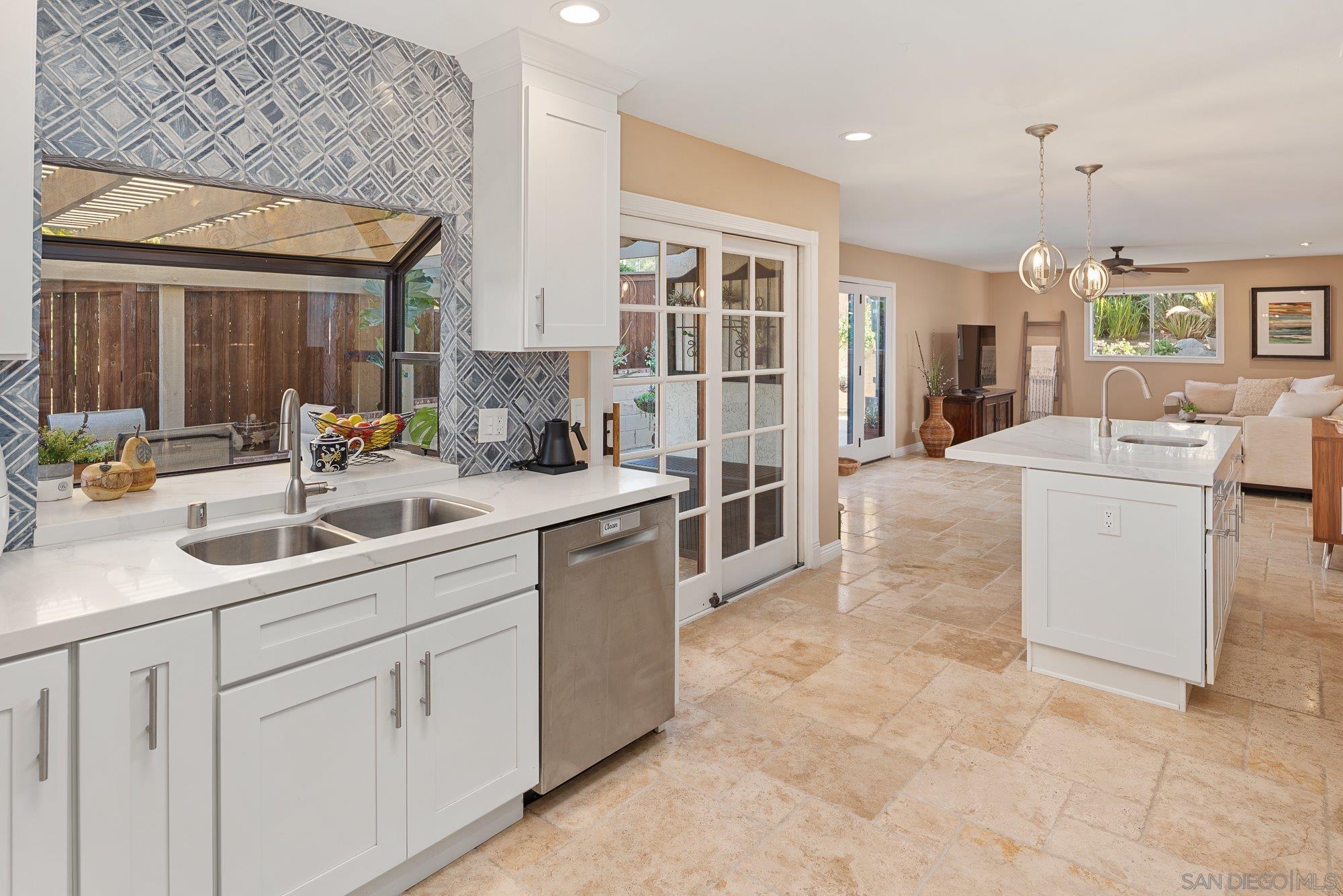 Detail Gallery Image 15 of 74 For 1322  Loma De Paz, Escondido,  CA 92027 - 3 Beds | 2/1 Baths