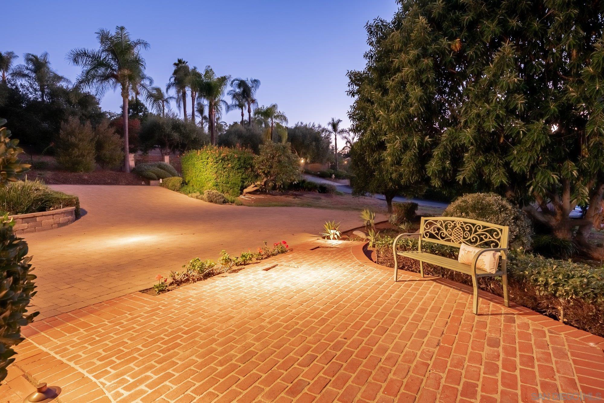 Detail Gallery Image 3 of 74 For 1322  Loma De Paz, Escondido,  CA 92027 - 3 Beds | 2/1 Baths