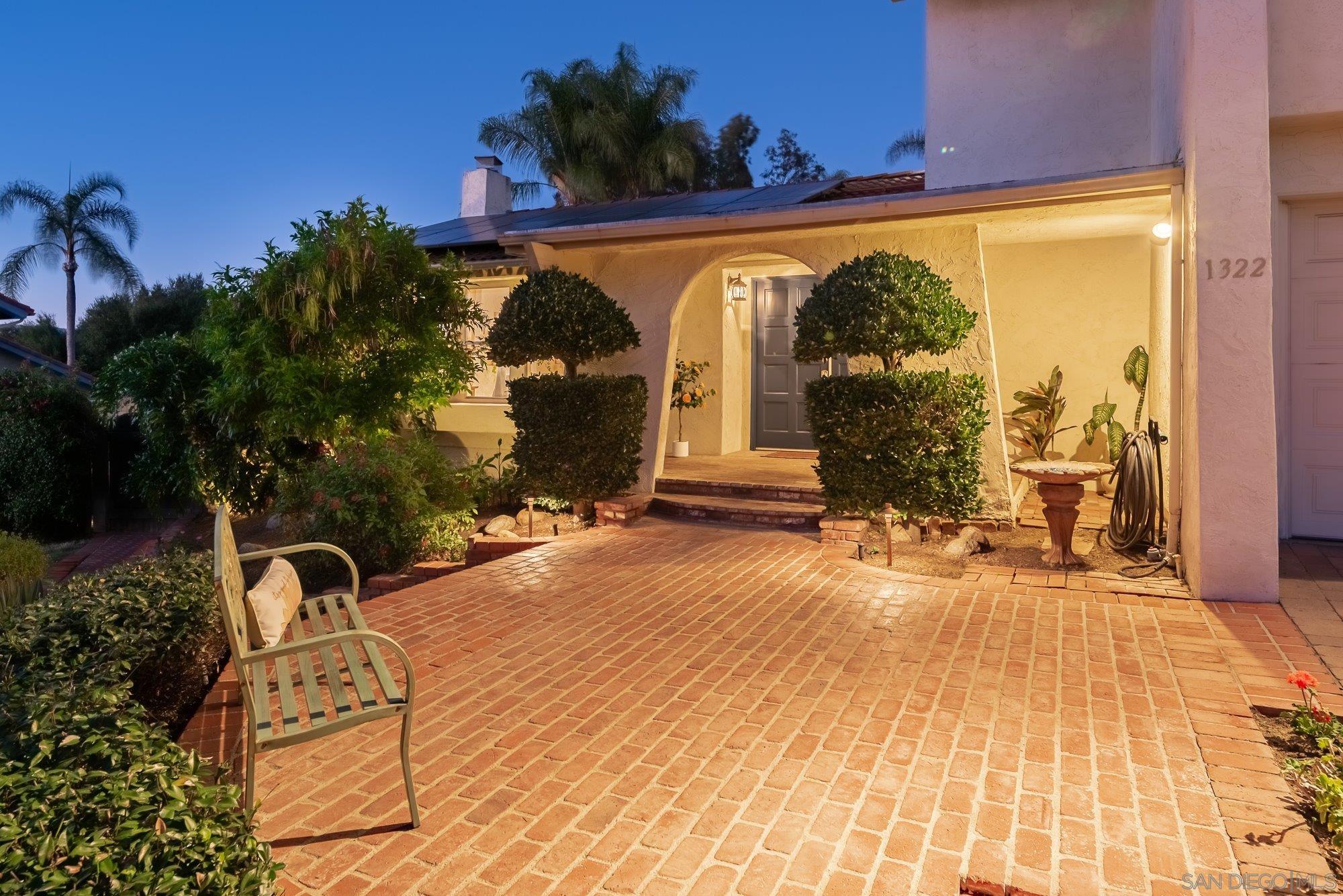 Detail Gallery Image 4 of 74 For 1322  Loma De Paz, Escondido,  CA 92027 - 3 Beds | 2/1 Baths