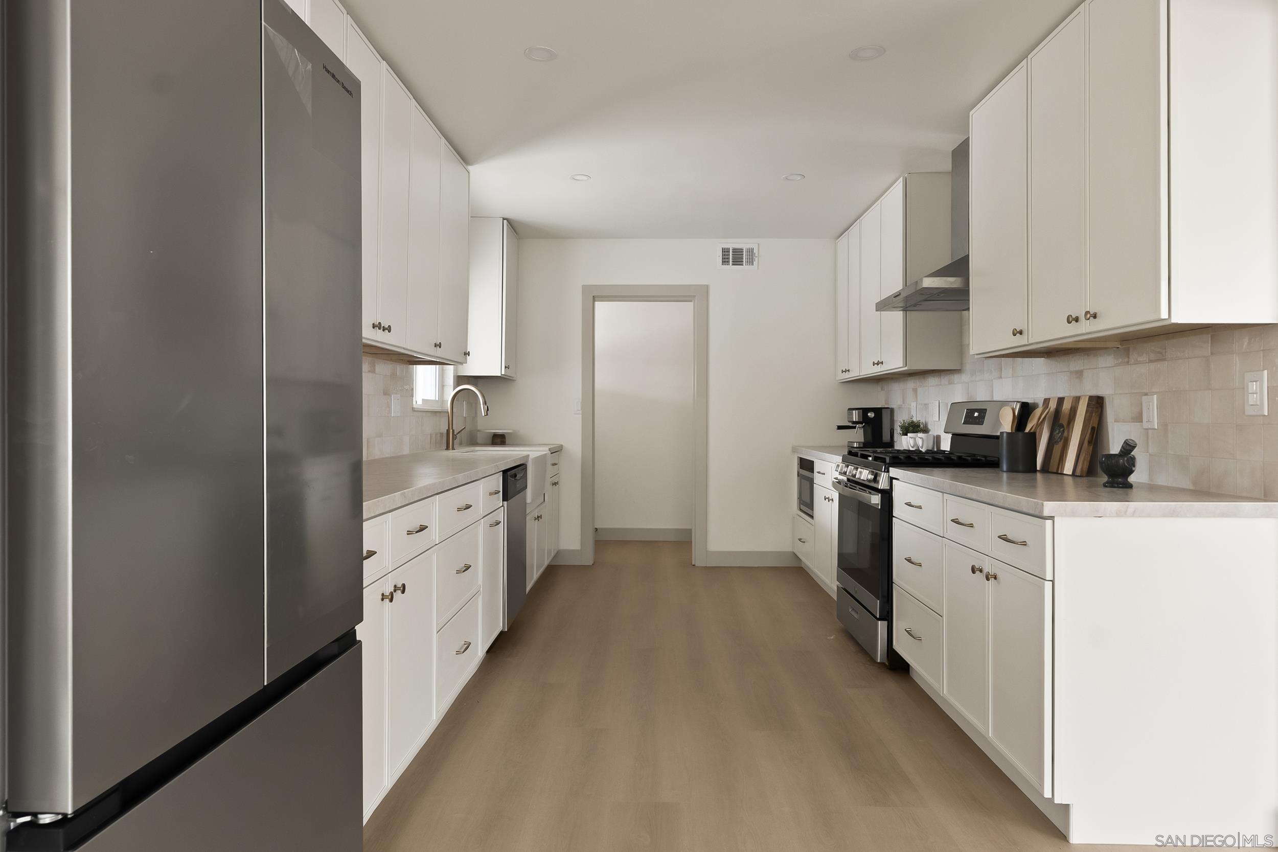 Detail Gallery Image 7 of 33 For 195  Montebello St, Chula Vista,  CA 91910 - 3 Beds | 2 Baths