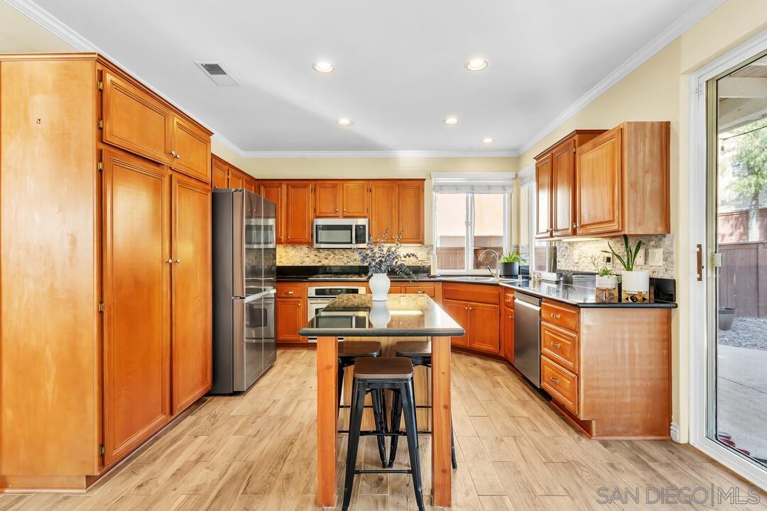 Detail Gallery Image 12 of 43 For 8786  Gracilior Ct, Escondido,  CA 92026 - 5 Beds | 3 Baths