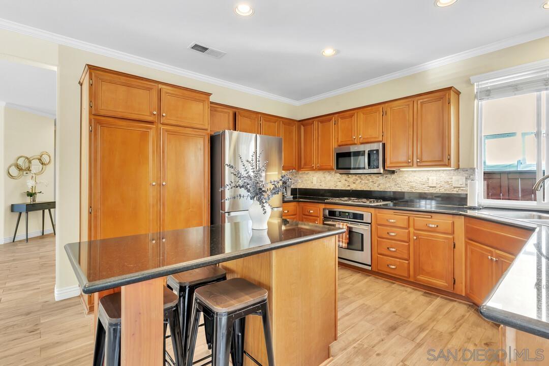 Detail Gallery Image 13 of 43 For 8786  Gracilior Ct, Escondido,  CA 92026 - 5 Beds | 3 Baths