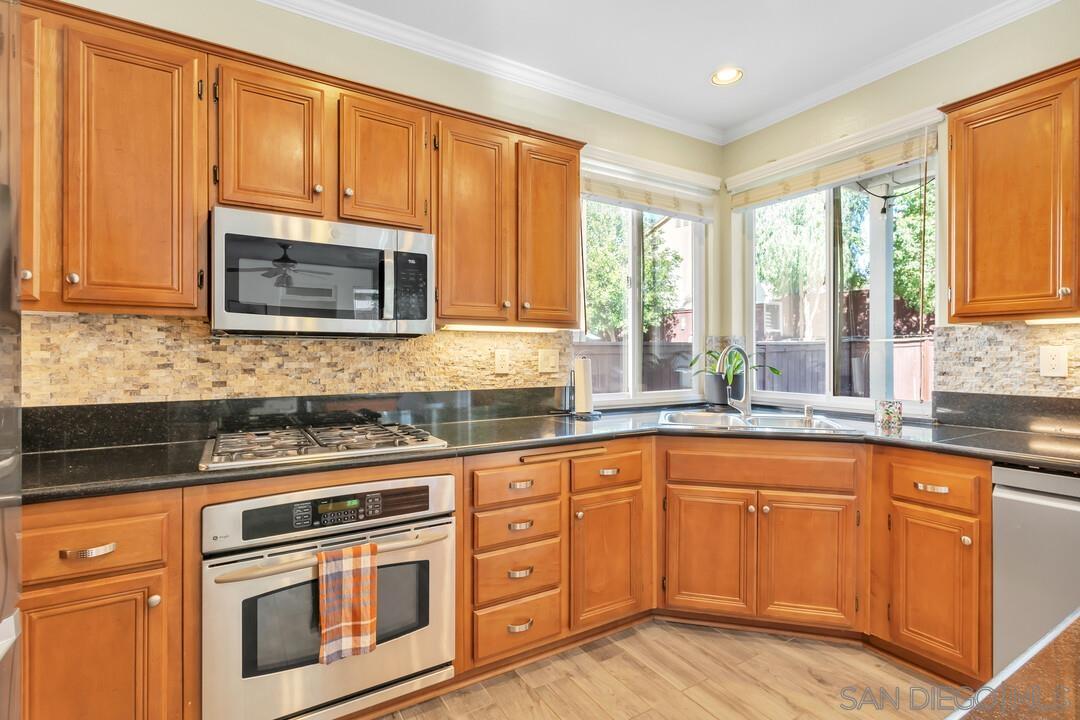 Detail Gallery Image 15 of 43 For 8786  Gracilior Ct, Escondido,  CA 92026 - 5 Beds | 3 Baths