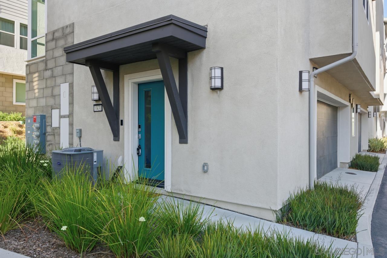 Detail Gallery Image 3 of 68 For 10431  Newbliss Way, San Diego,  CA 92126 - 3 Beds | 2 Baths