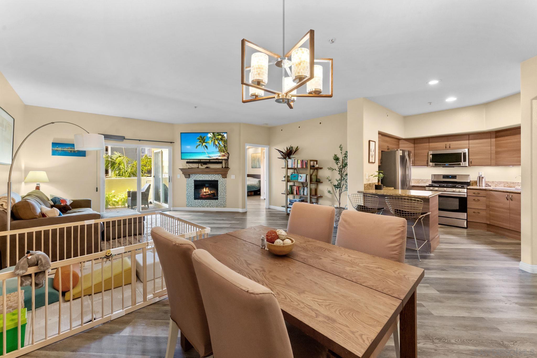 Detail Gallery Image 16 of 55 For 1100  Civic Center Dr  #C25,  Oceanside,  CA 92054 - 3 Beds | 2 Baths