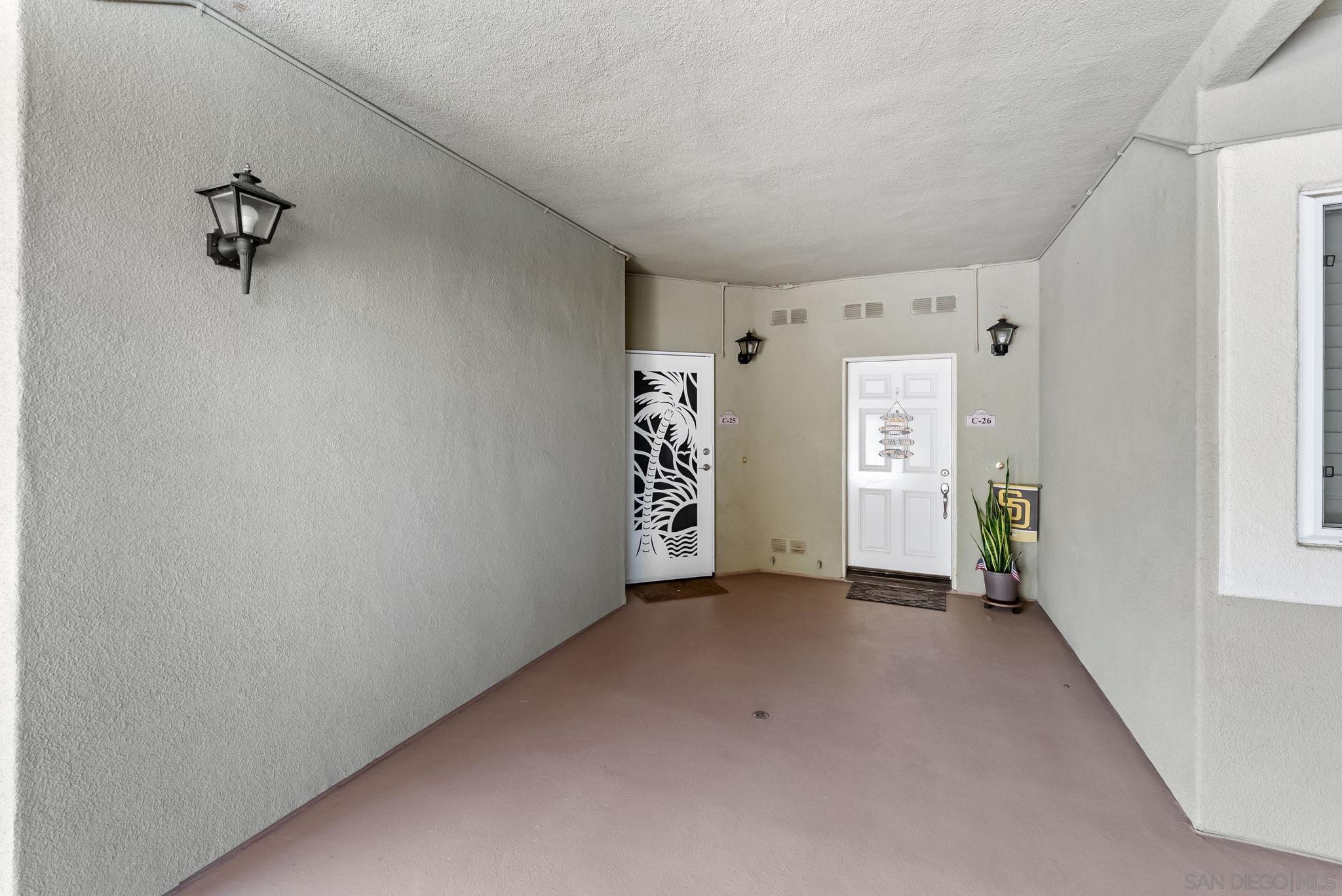 Detail Gallery Image 6 of 55 For 1100  Civic Center Dr  #C25,  Oceanside,  CA 92054 - 3 Beds | 2 Baths