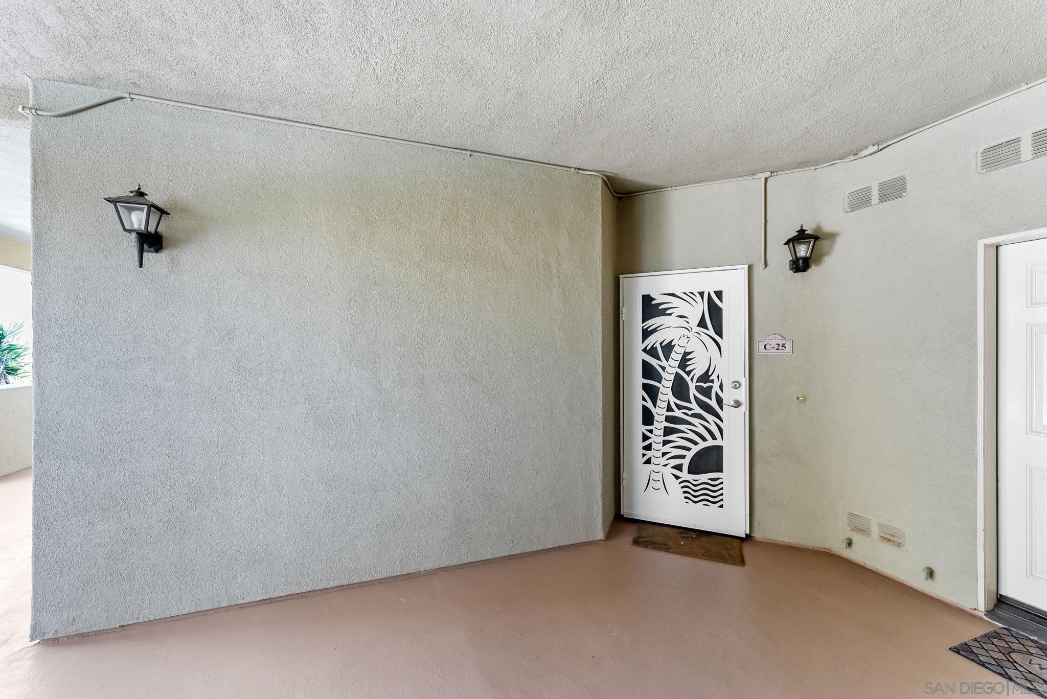 Detail Gallery Image 7 of 55 For 1100  Civic Center Dr  #C25,  Oceanside,  CA 92054 - 3 Beds | 2 Baths