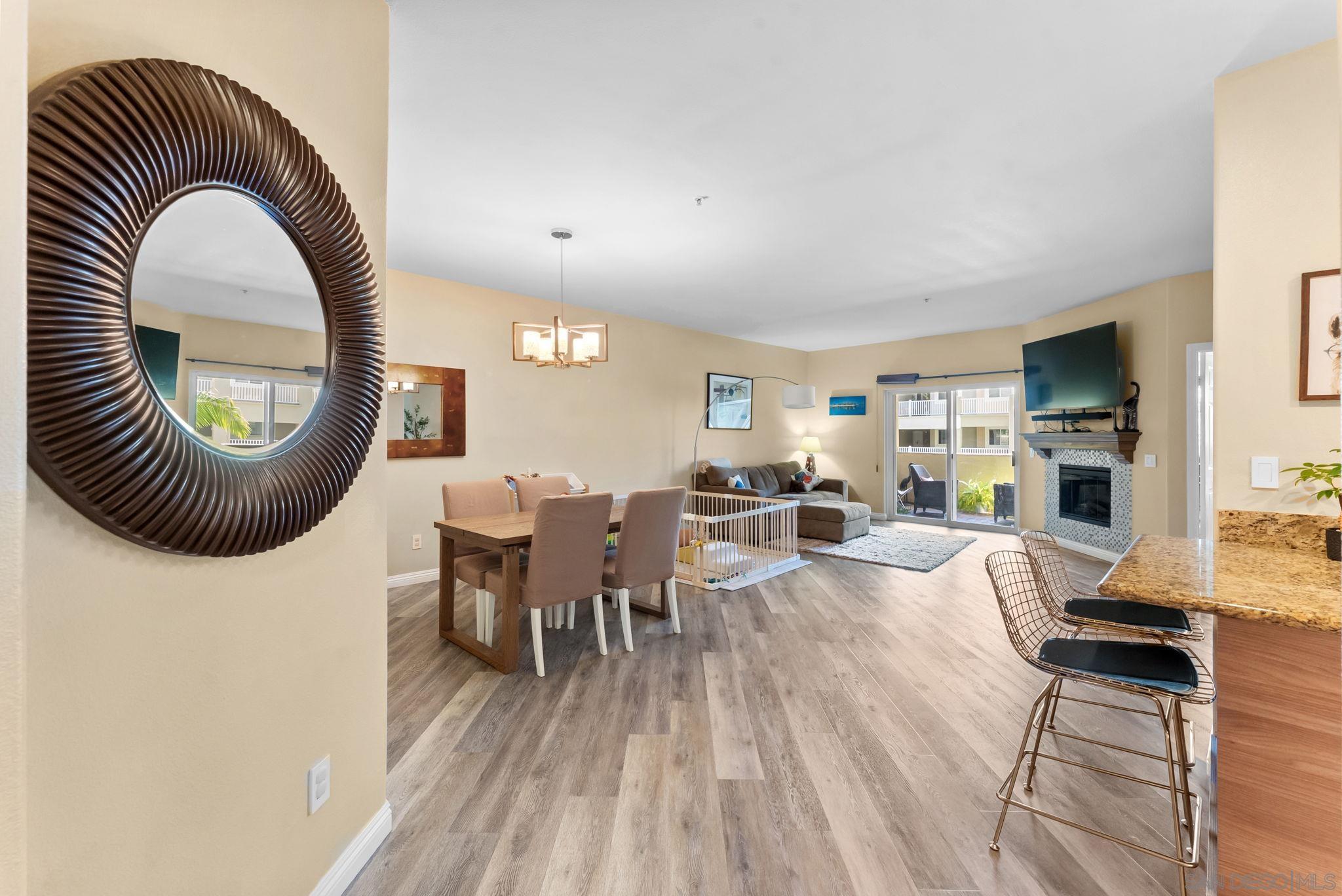 Detail Gallery Image 8 of 55 For 1100  Civic Center Dr  #C25,  Oceanside,  CA 92054 - 3 Beds | 2 Baths
