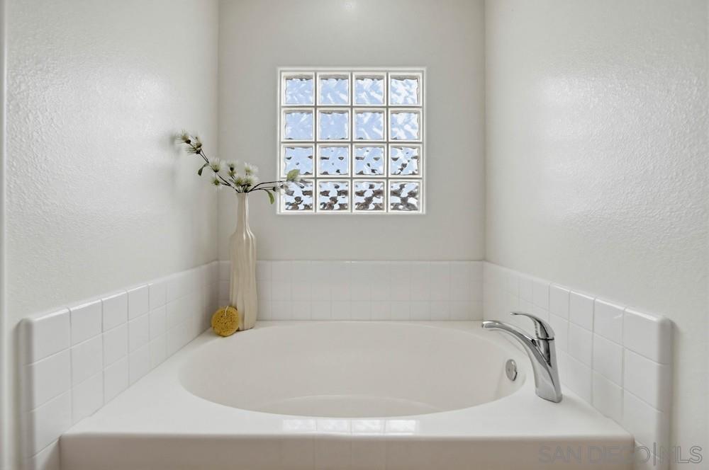 Detail Gallery Image 28 of 48 For 12701  Oak Knoll Rd, Poway,  CA 92064 - 3 Beds | 2/1 Baths