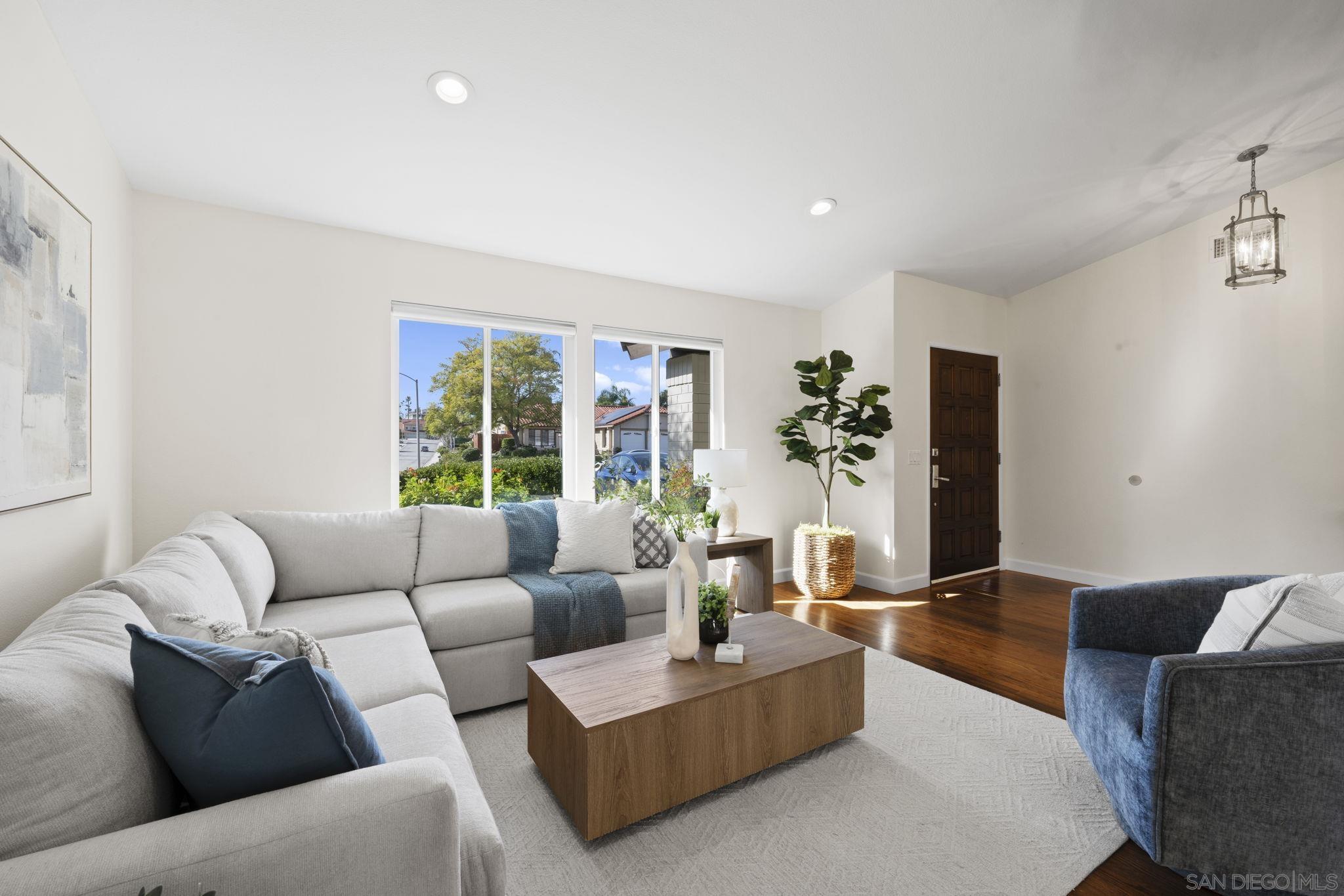 Detail Gallery Image 2 of 44 For 14613  Plumwood St, Poway,  CA 92064 - 3 Beds | 2 Baths