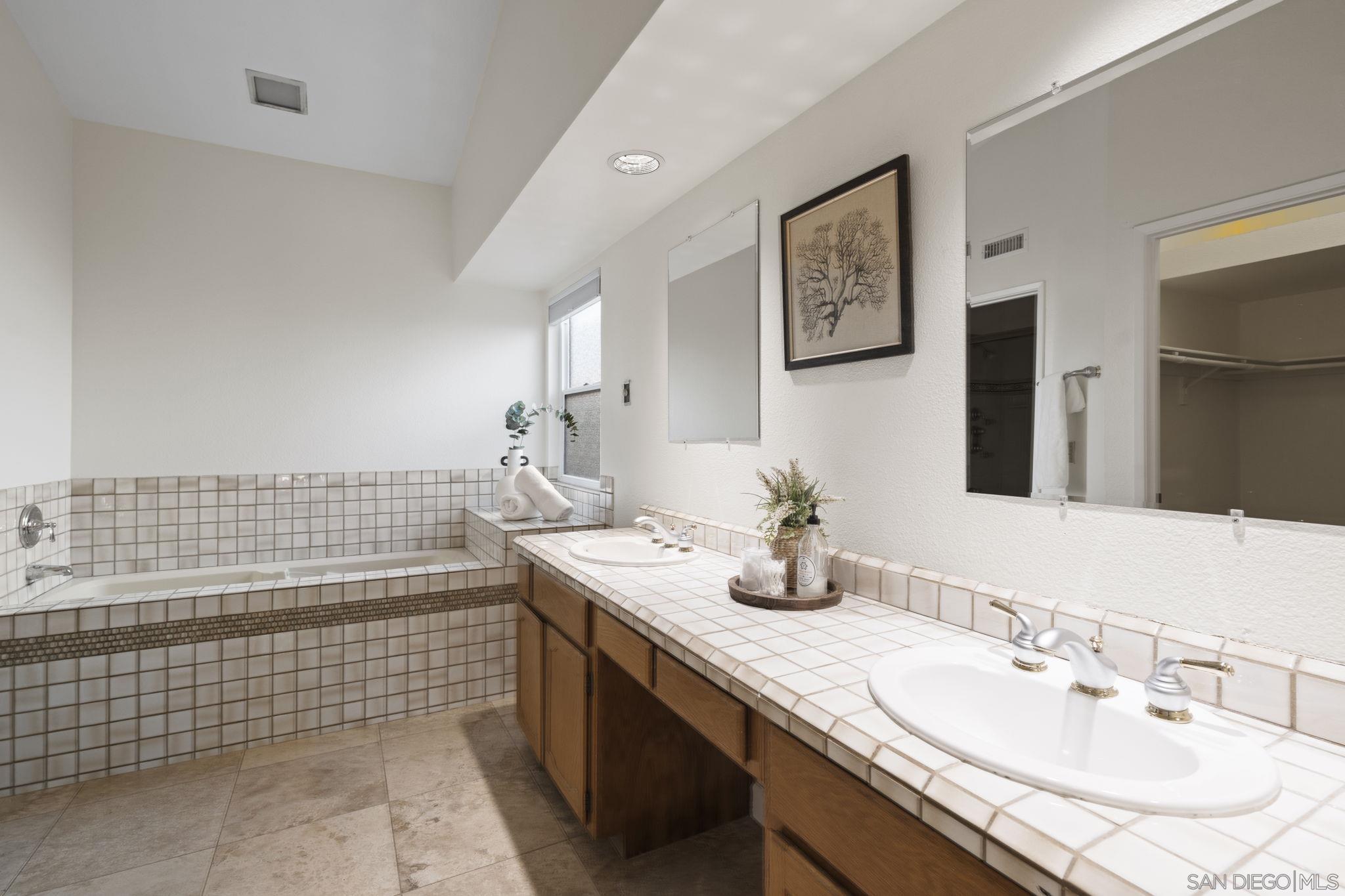 Detail Gallery Image 16 of 44 For 14613  Plumwood St, Poway,  CA 92064 - 3 Beds | 2 Baths