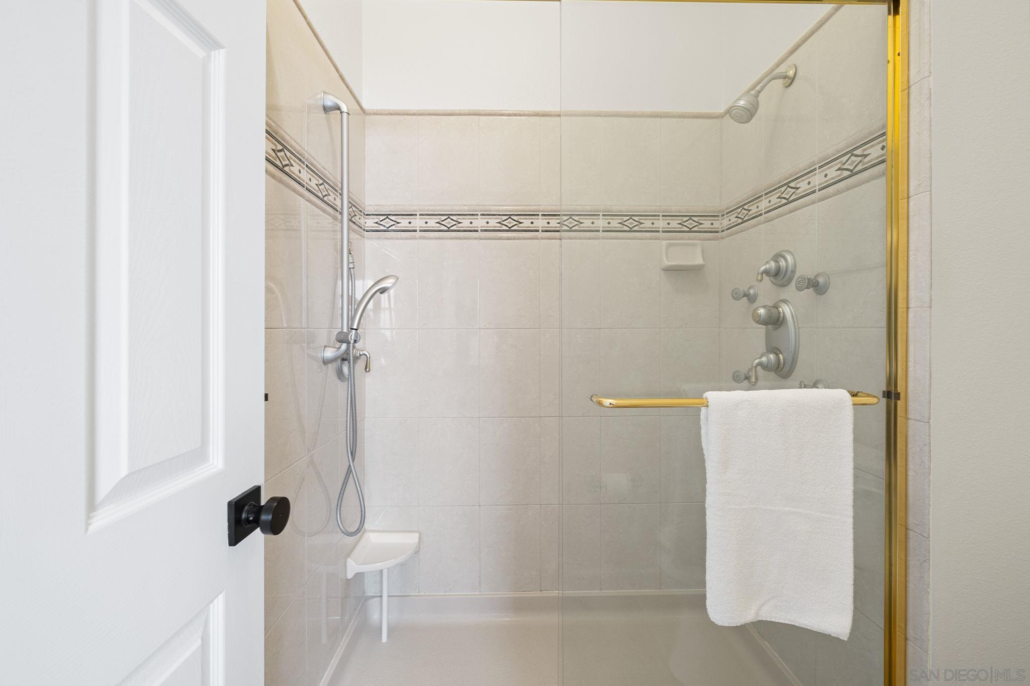 Detail Gallery Image 17 of 44 For 14613  Plumwood St, Poway,  CA 92064 - 3 Beds | 2 Baths