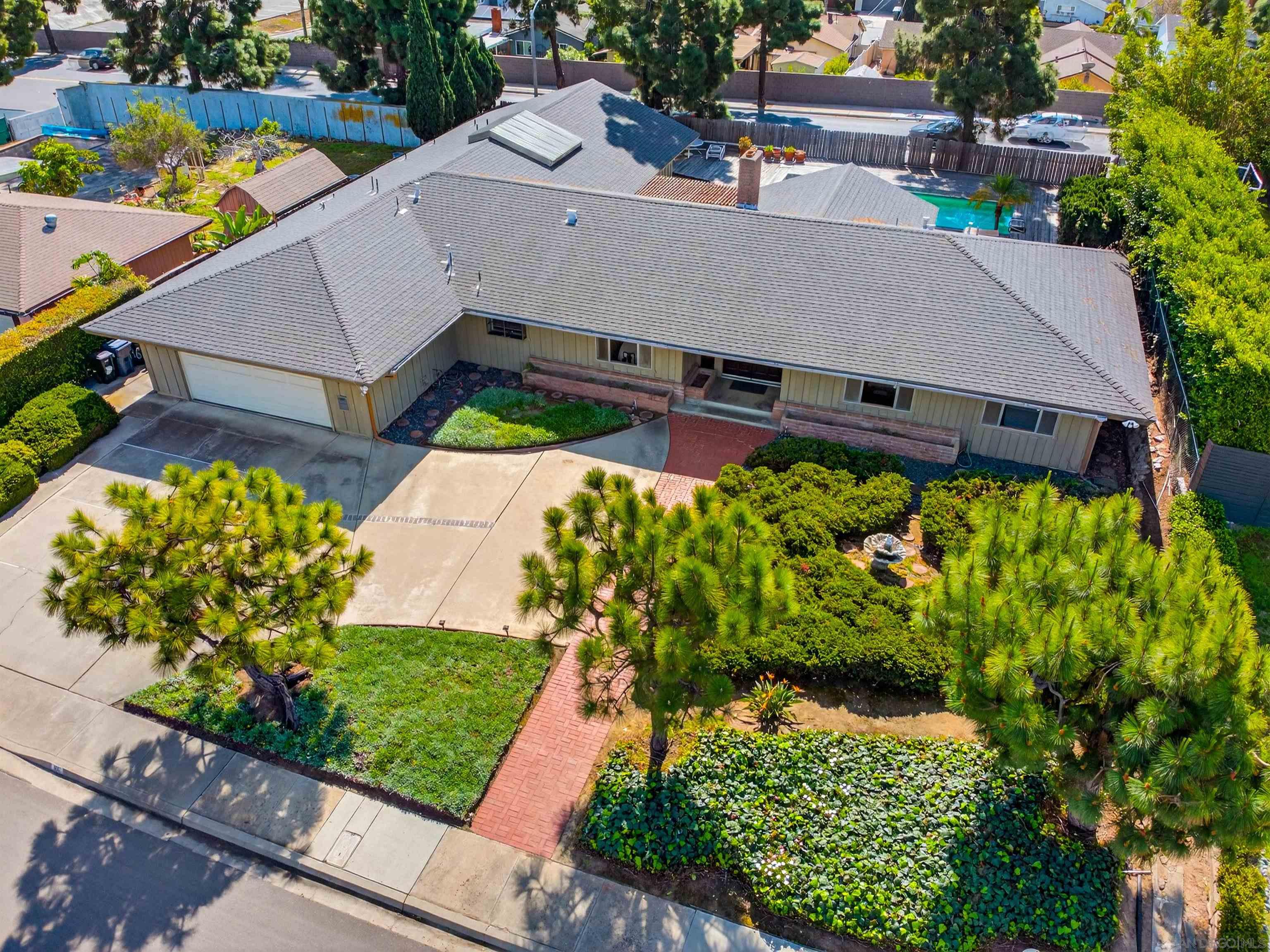 Detail Gallery Image 2 of 62 For 86  via De Laurencio, Chula Vista,  CA 91910 - 5 Beds | 3/1 Baths