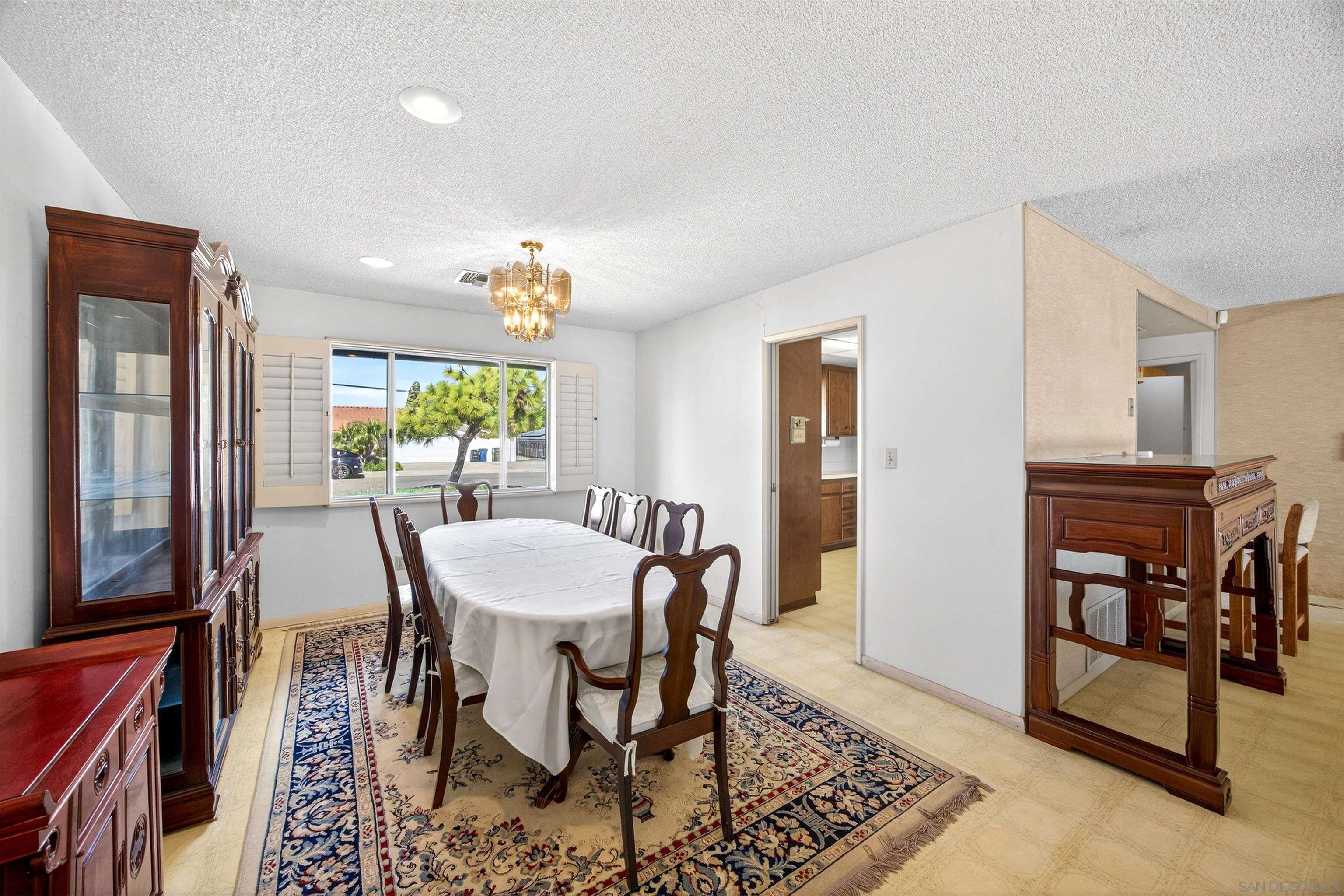 Detail Gallery Image 12 of 62 For 86  via De Laurencio, Chula Vista,  CA 91910 - 5 Beds | 3/1 Baths