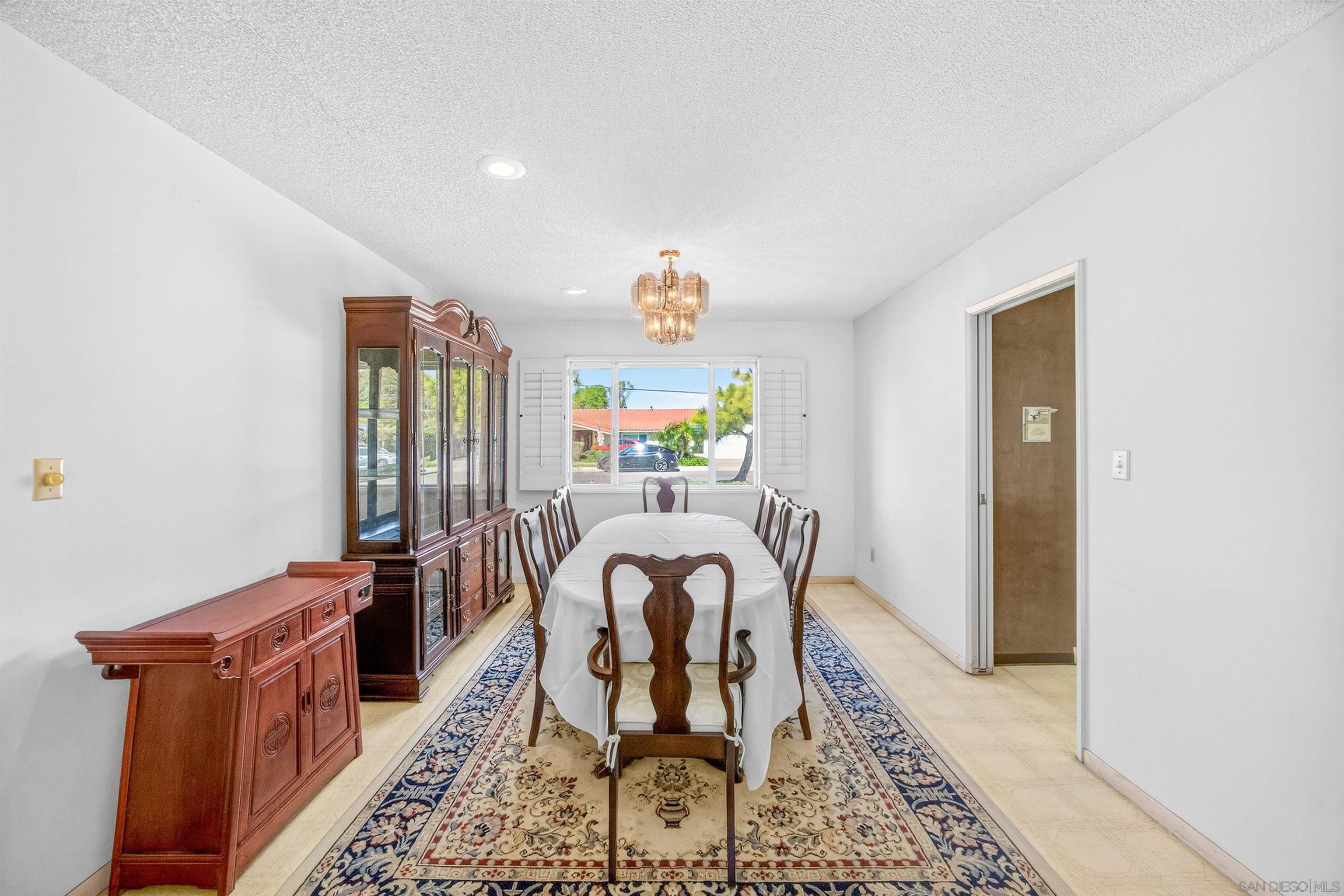 Detail Gallery Image 13 of 62 For 86  via De Laurencio, Chula Vista,  CA 91910 - 5 Beds | 3/1 Baths