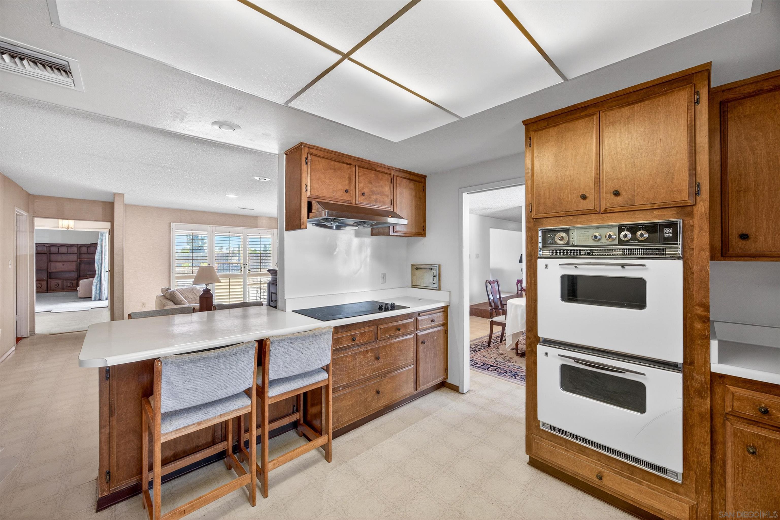 Detail Gallery Image 14 of 62 For 86  via De Laurencio, Chula Vista,  CA 91910 - 5 Beds | 3/1 Baths