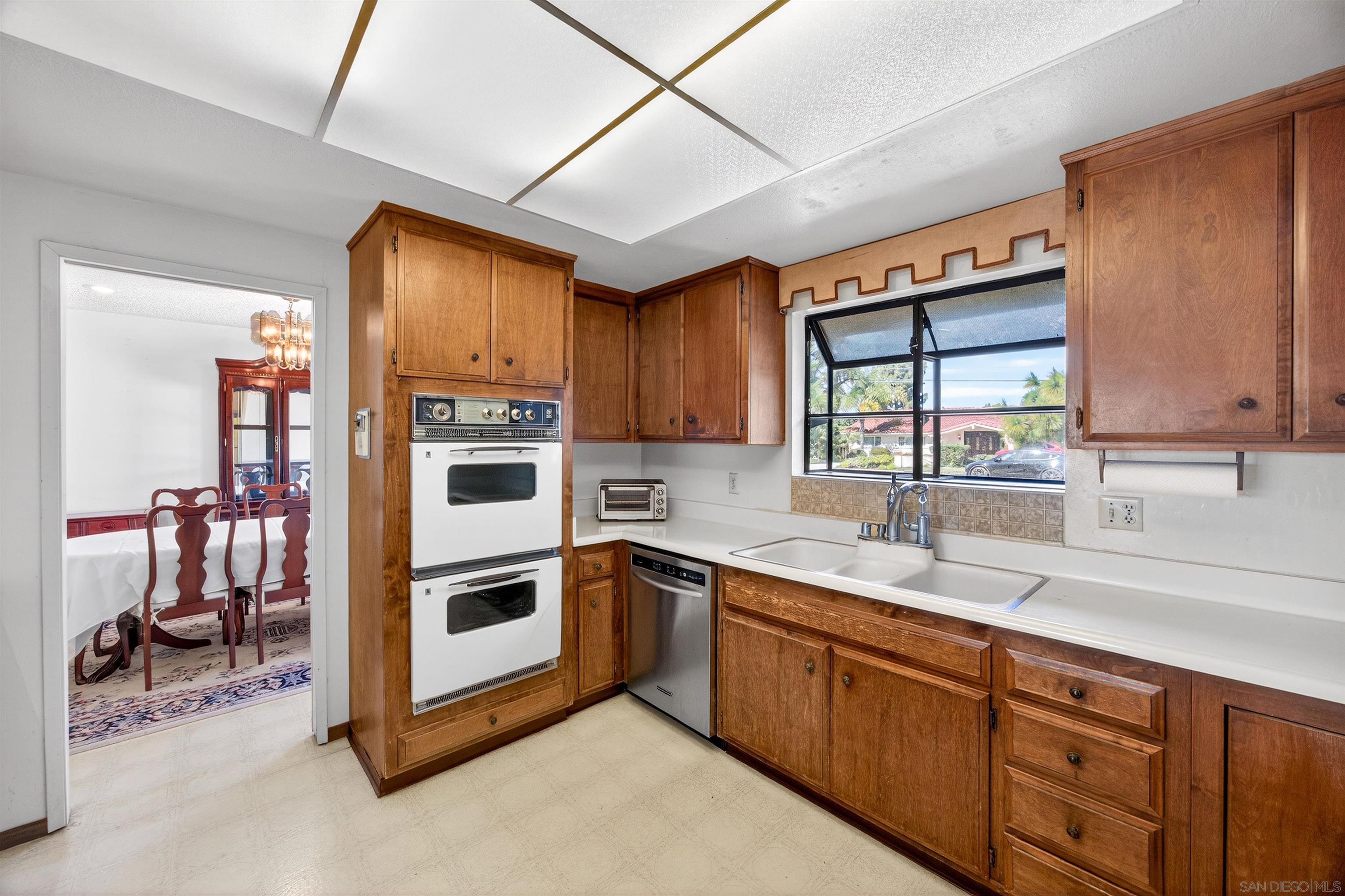 Detail Gallery Image 15 of 62 For 86  via De Laurencio, Chula Vista,  CA 91910 - 5 Beds | 3/1 Baths