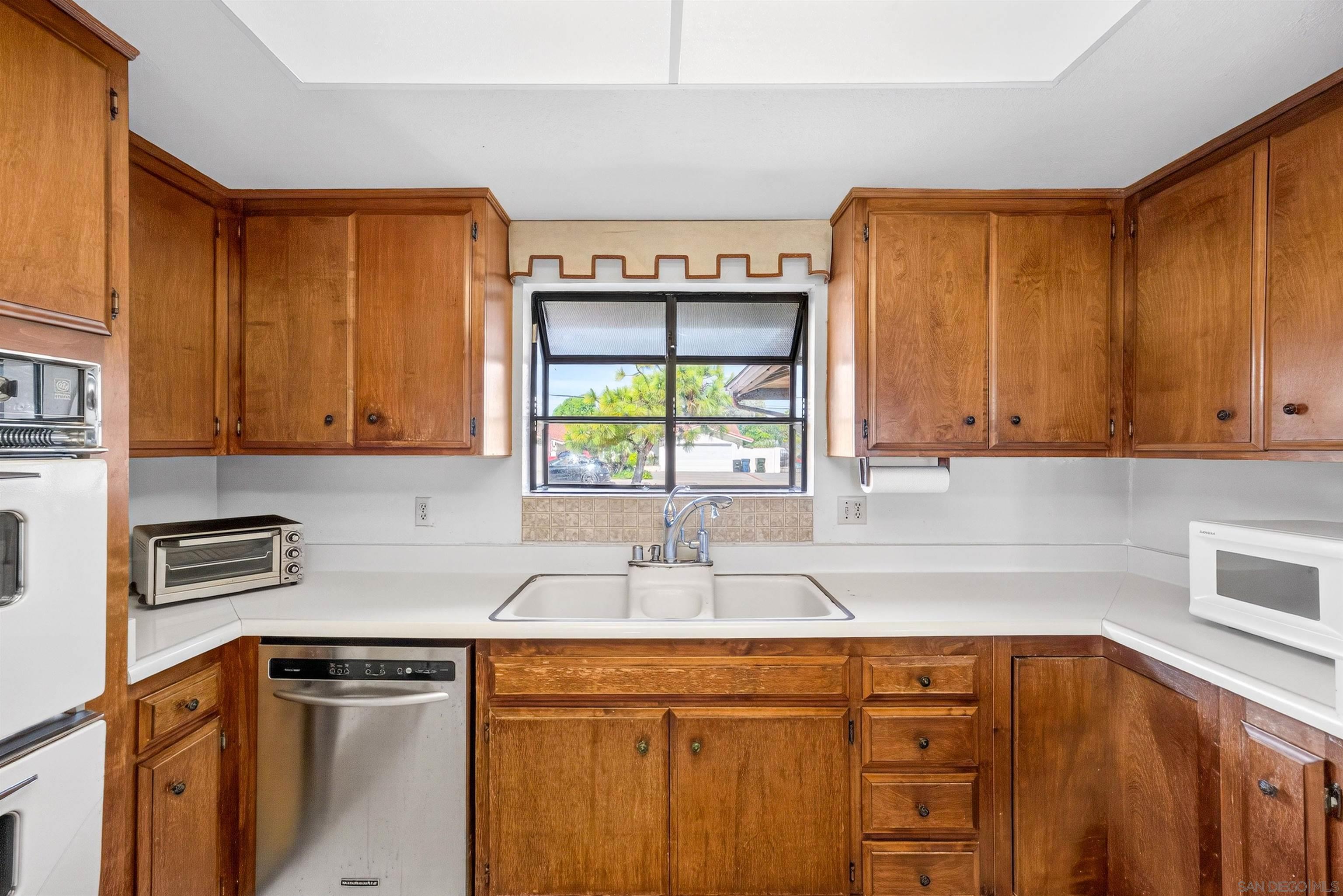 Detail Gallery Image 16 of 62 For 86  via De Laurencio, Chula Vista,  CA 91910 - 5 Beds | 3/1 Baths