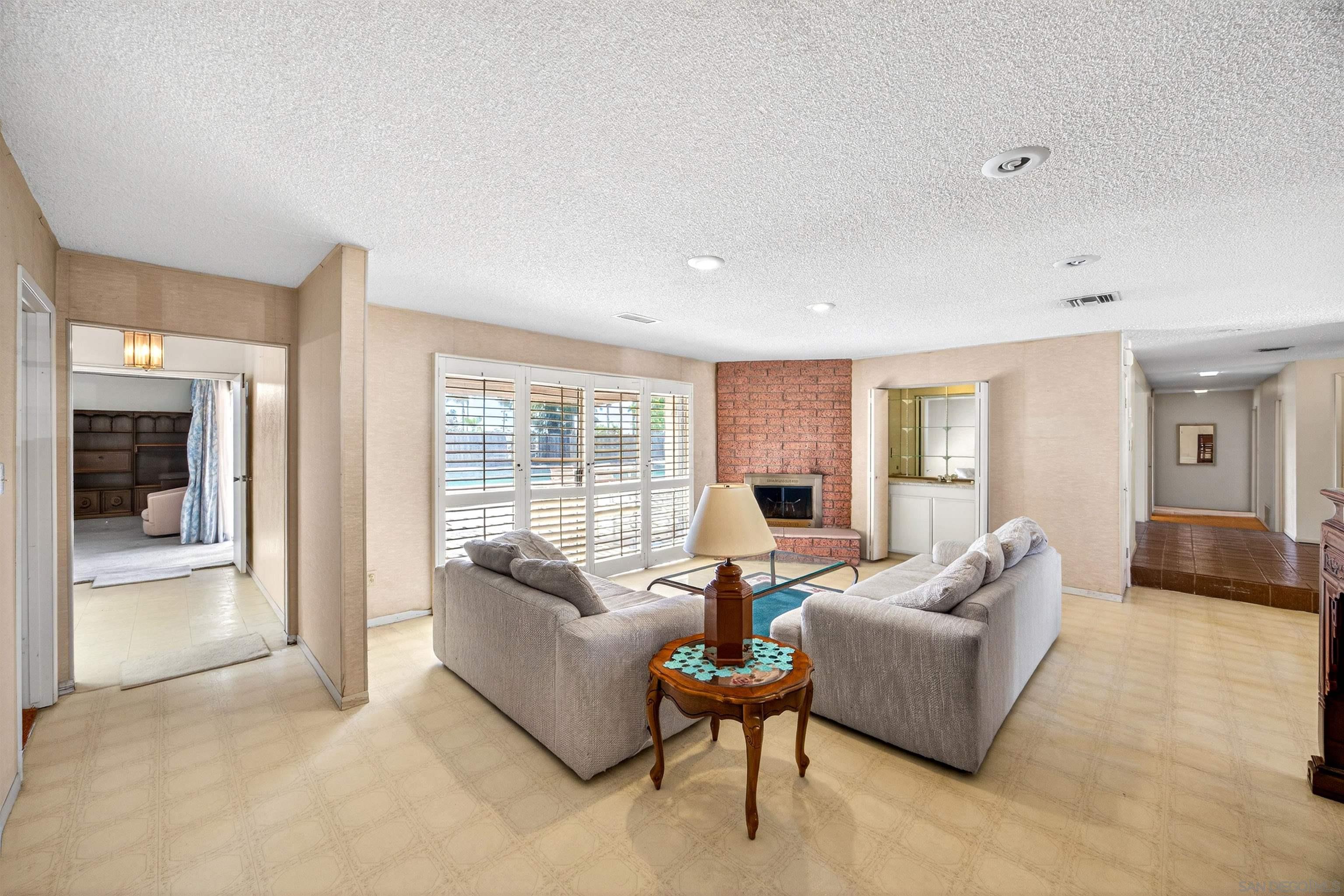 Detail Gallery Image 3 of 62 For 86  via De Laurencio, Chula Vista,  CA 91910 - 5 Beds | 3/1 Baths