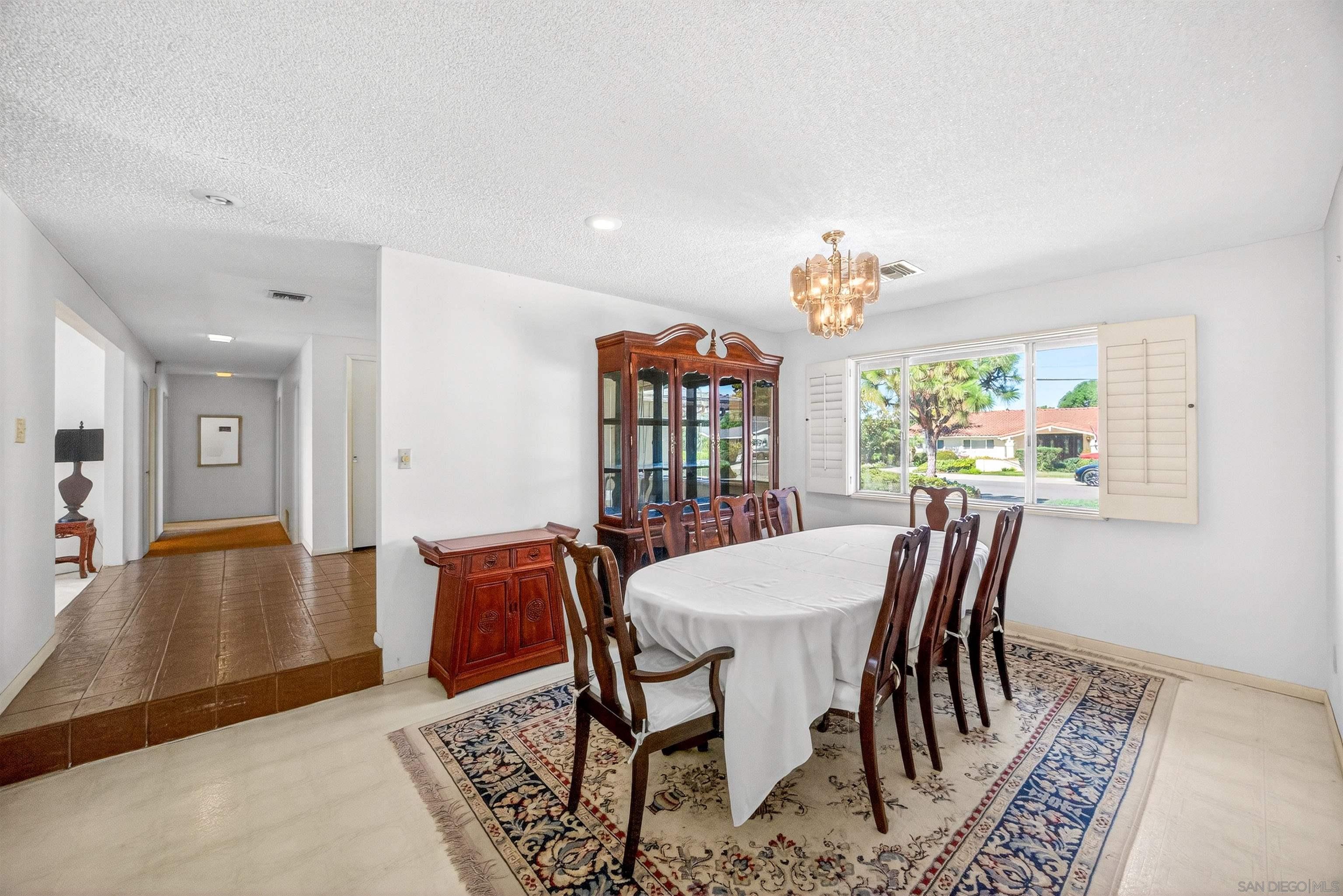 Detail Gallery Image 4 of 62 For 86  via De Laurencio, Chula Vista,  CA 91910 - 5 Beds | 3/1 Baths